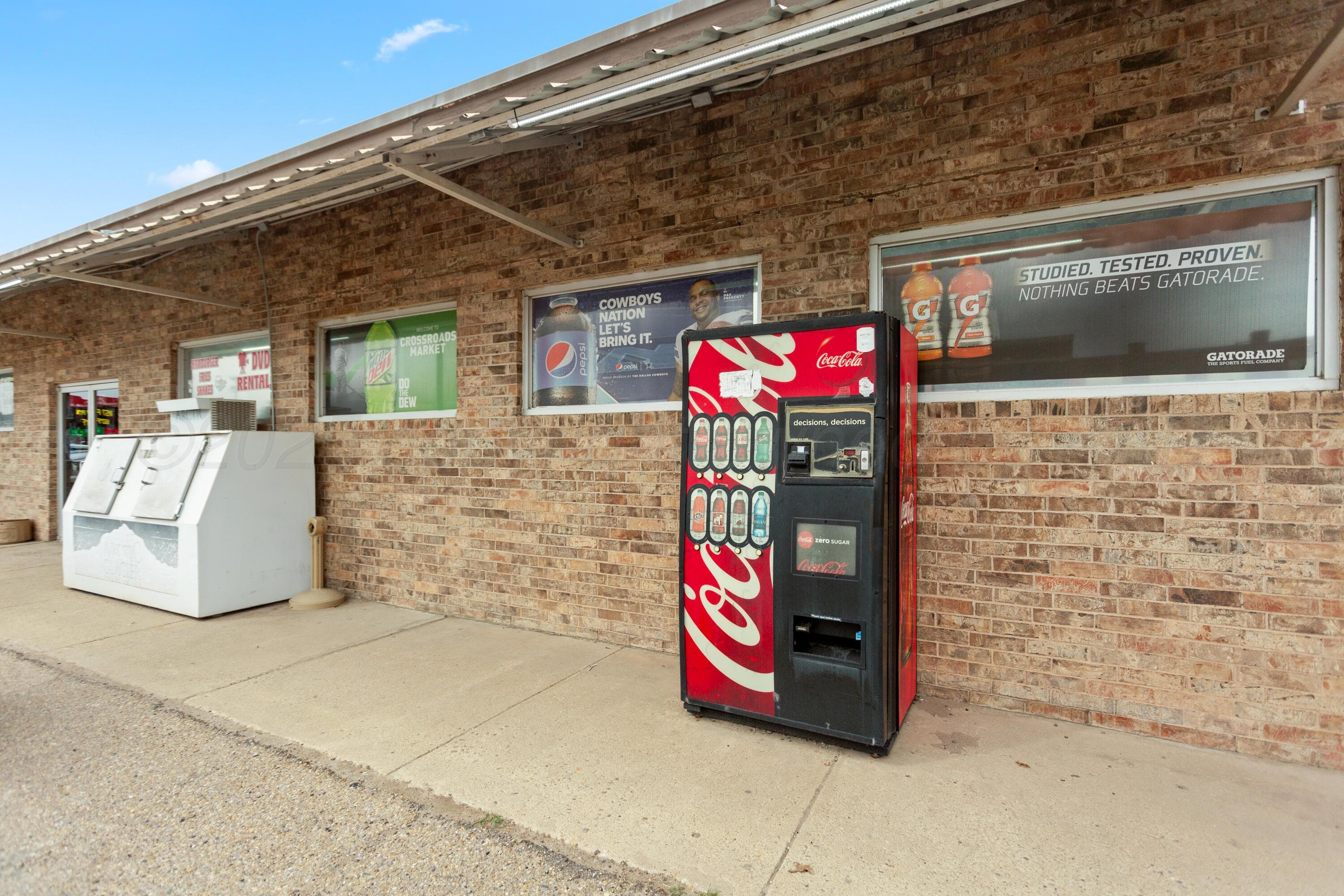 105 E COMMERCIAL Street, Miami, TX 79059, photo 3