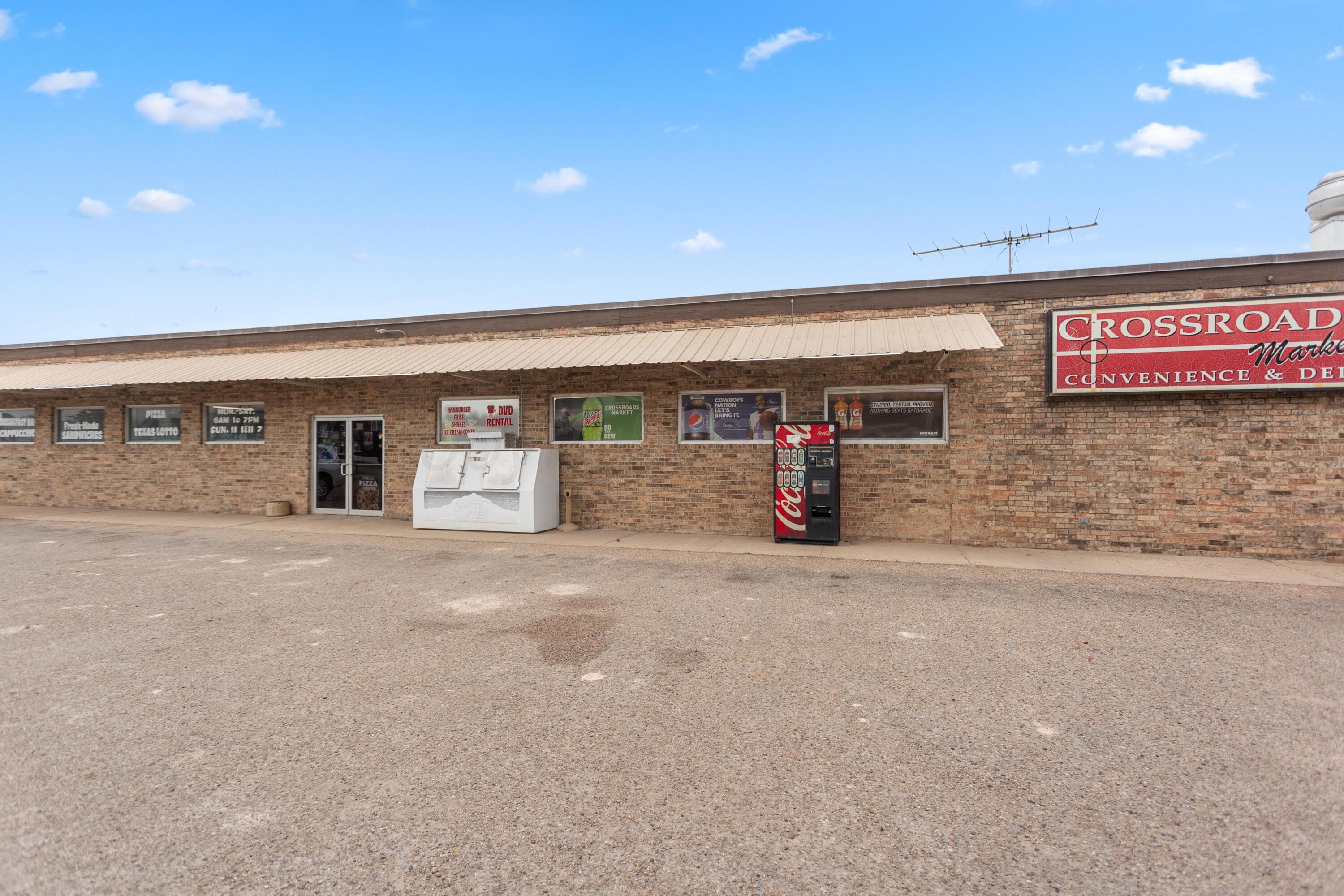 105 E COMMERCIAL Street, Miami, TX 79059, photo 2