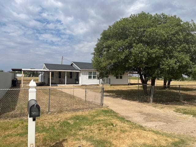 3811 Lakeview Road, Hereford, TX 79045