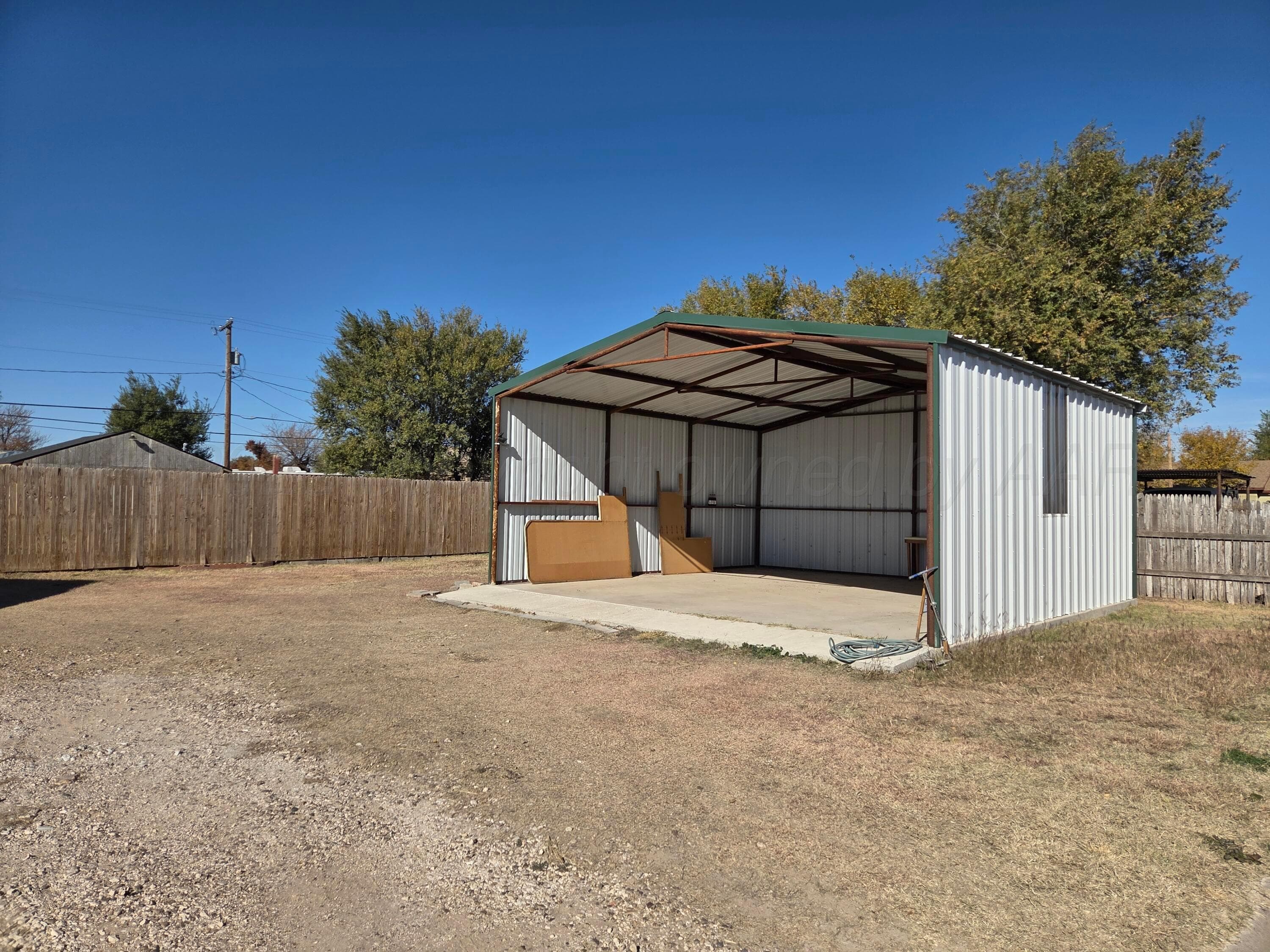 414 S Cedar Street, Perryton, TX 79070, photo 3