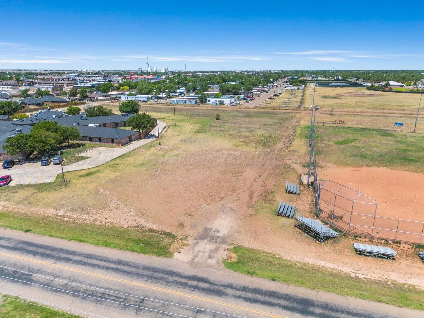 E 19th Street, Dumas, TX 79029, photo 3