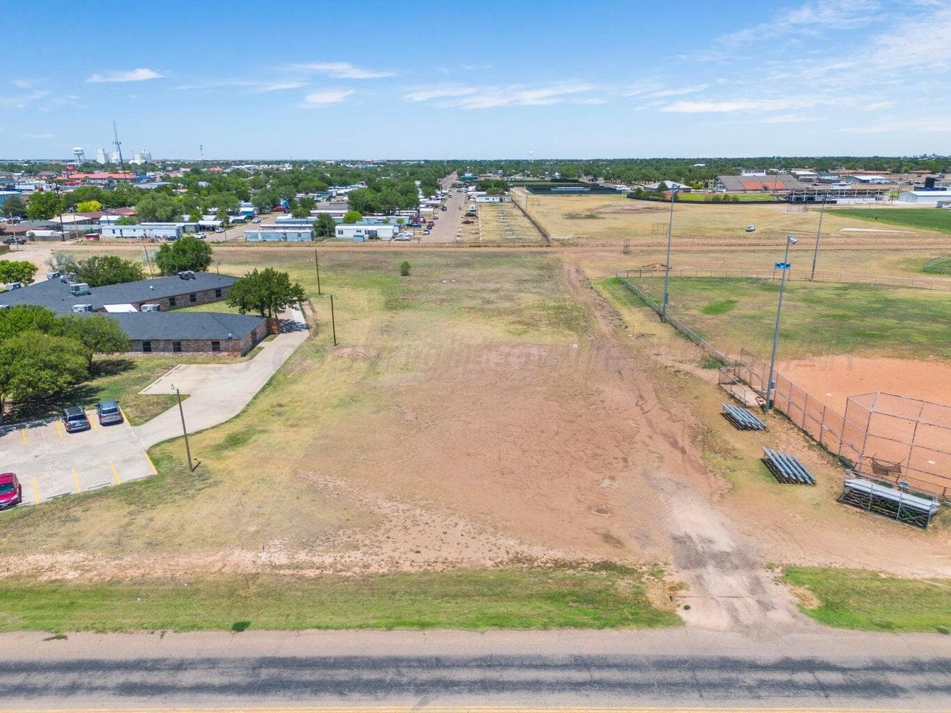 E 19th Street, Dumas, TX 79029, photo 4