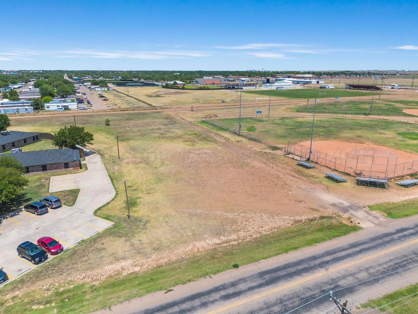 E 19th Street, Dumas, TX 79029, photo 5