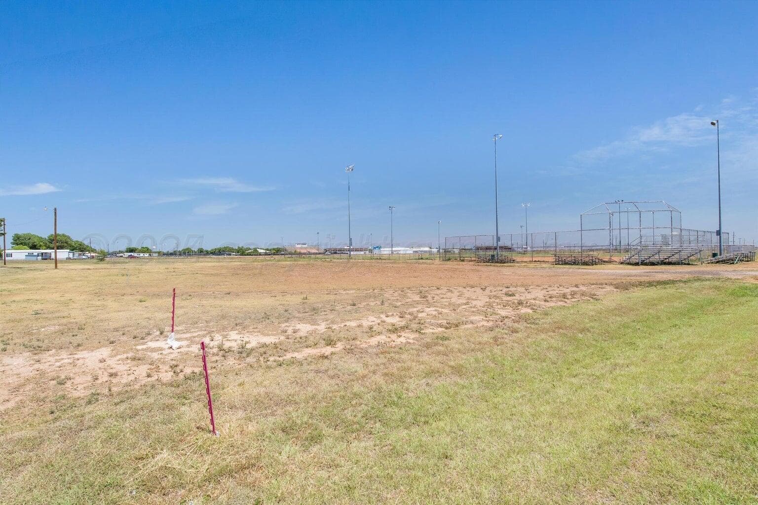 E 19th Street, Dumas, TX 79029, photo 9