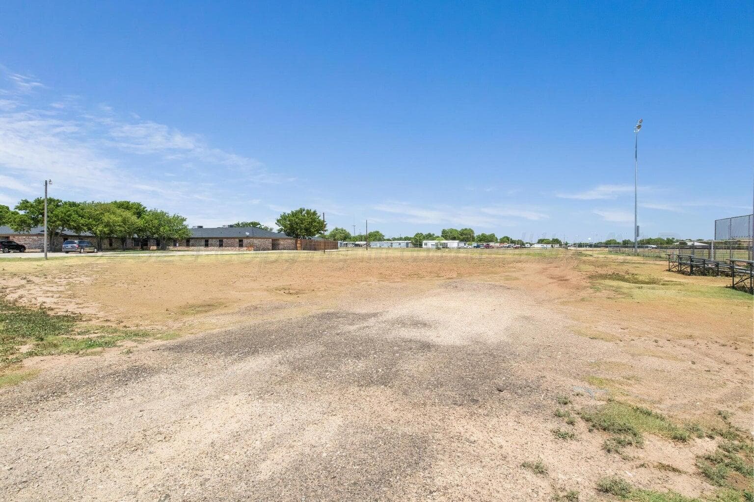 E 19th Street, Dumas, TX 79029, photo 10