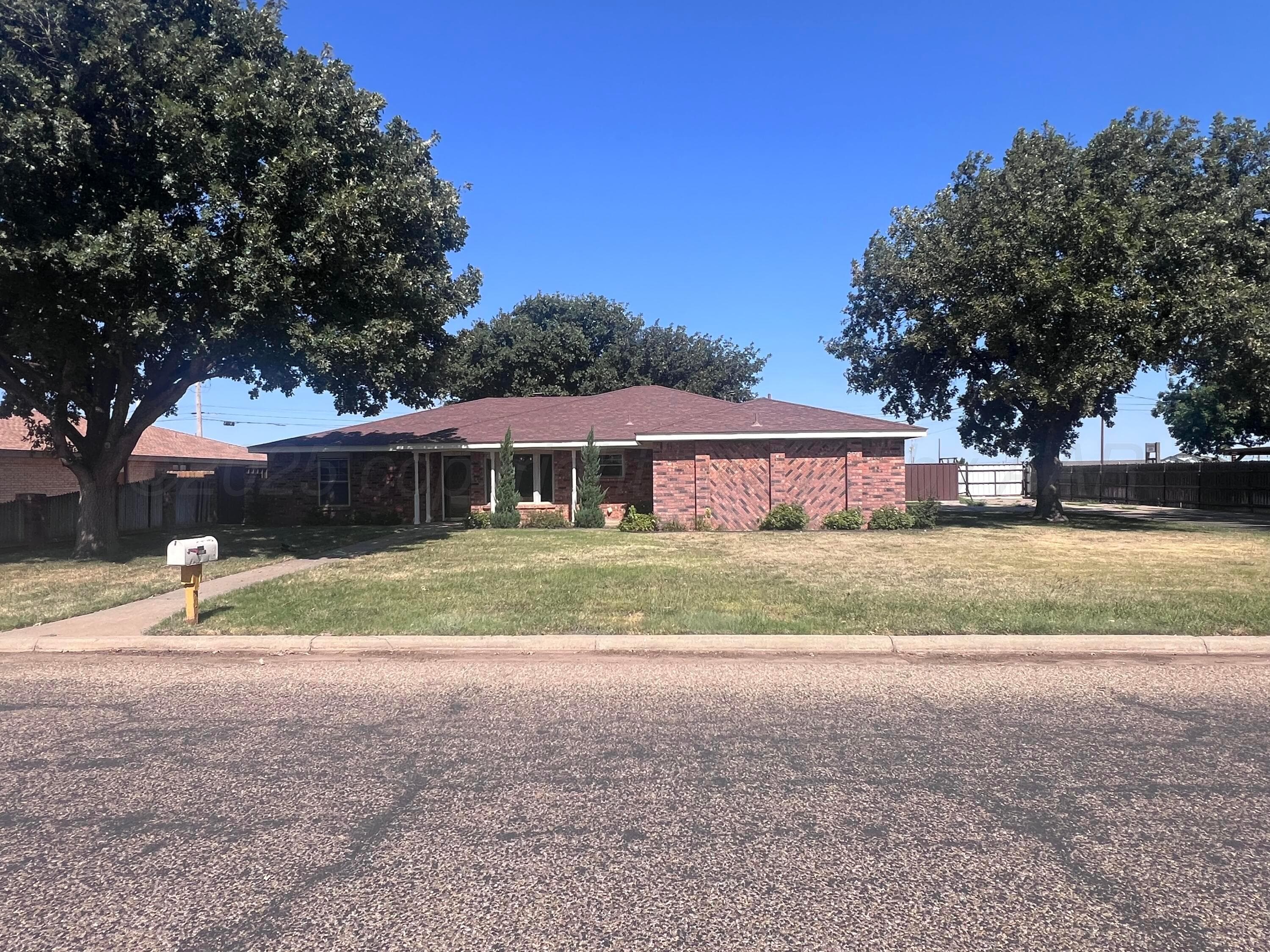 807 Arrah Avenue, Friona, TX 79035, photo 2