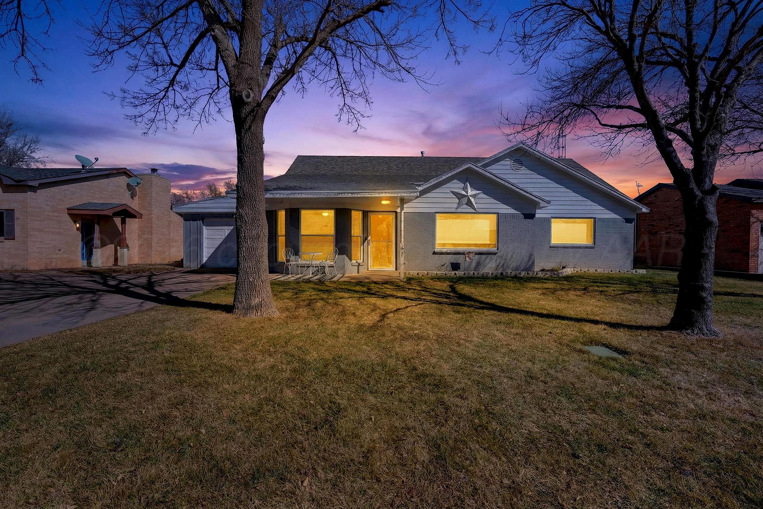 1009 Cherry Avenue, Dalhart, TX 79022