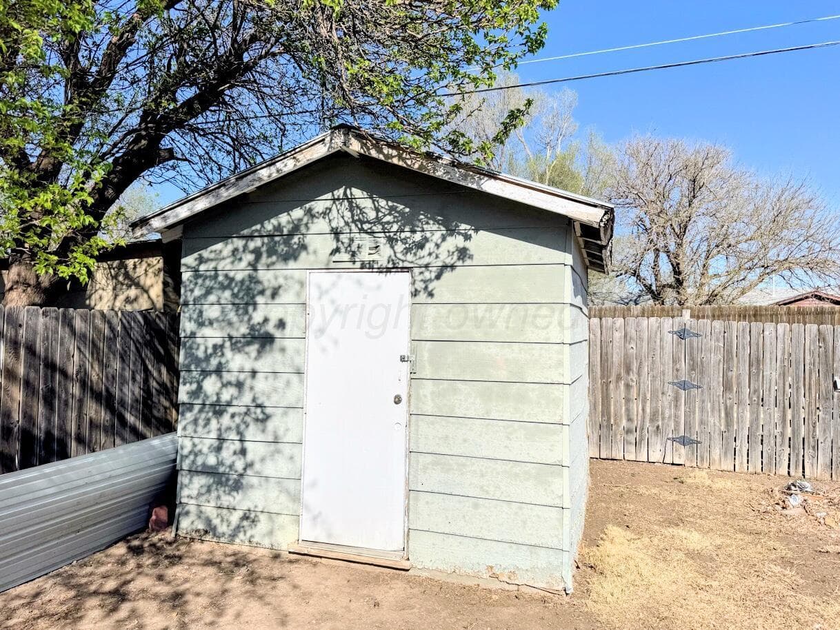 1413 S Harvard Street, Perryton, TX 79070-4414, photo 14