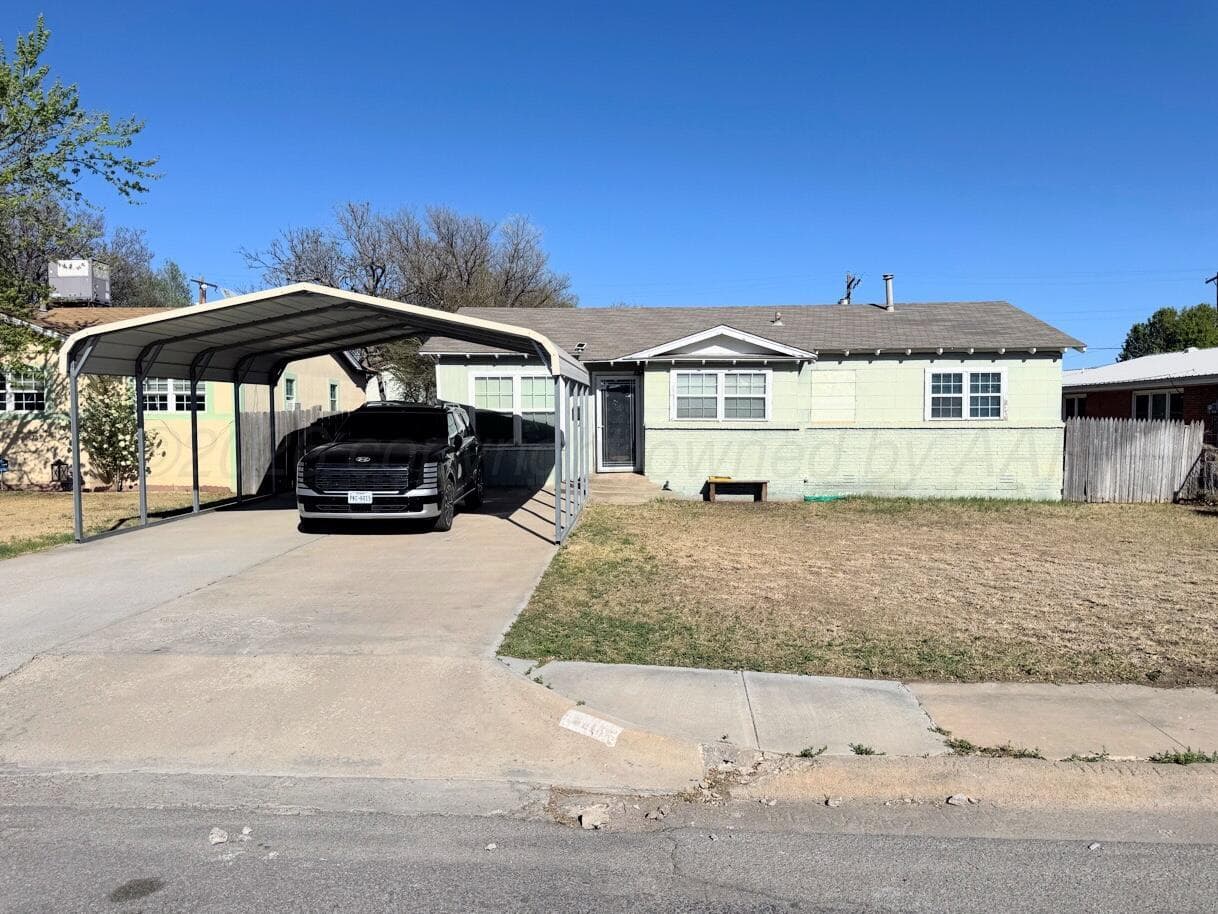 1413 S Harvard Street, Perryton, TX 79070-4414
