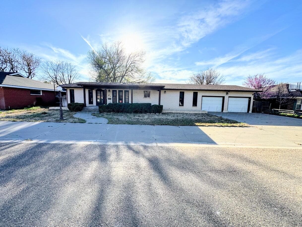 714 S Harvard Street, Perryton, TX 79070-3345