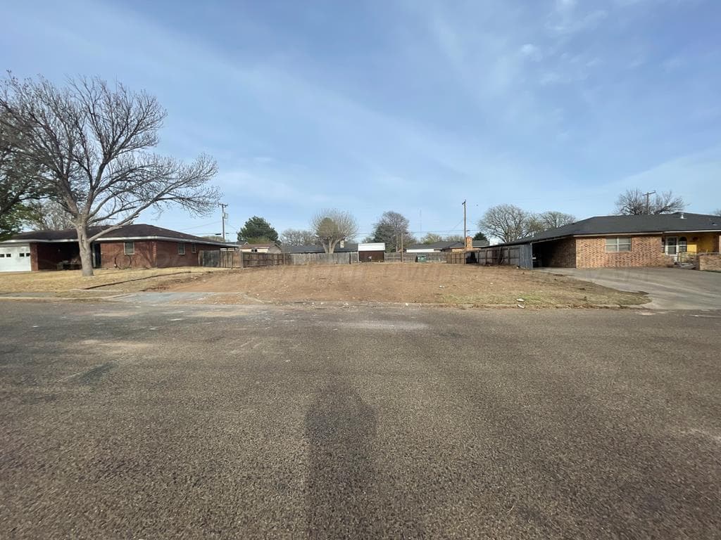 1823 Chestnut Avenue, Dalhart, TX 79022