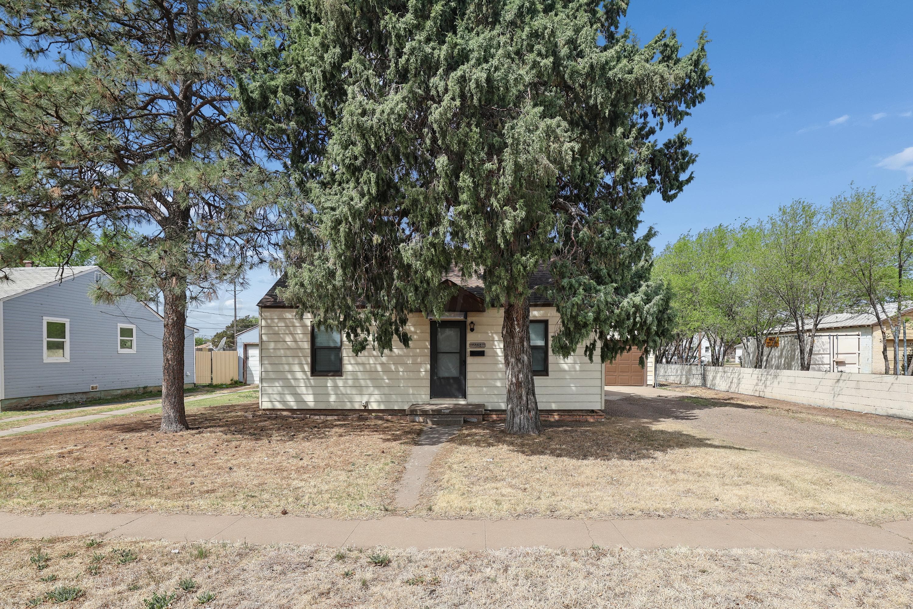 2704 CANYON Drive, Amarillo, TX 79109-2832