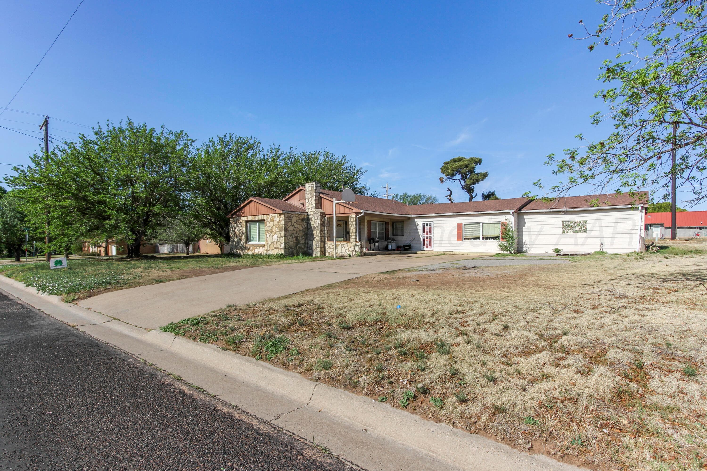 715 S Main Street, Shamrock, TX 79079