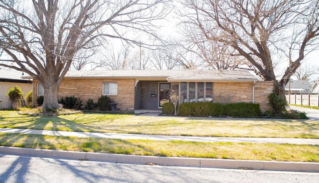 2229 N CHARLES Street, Pampa, TX 79065-3617
