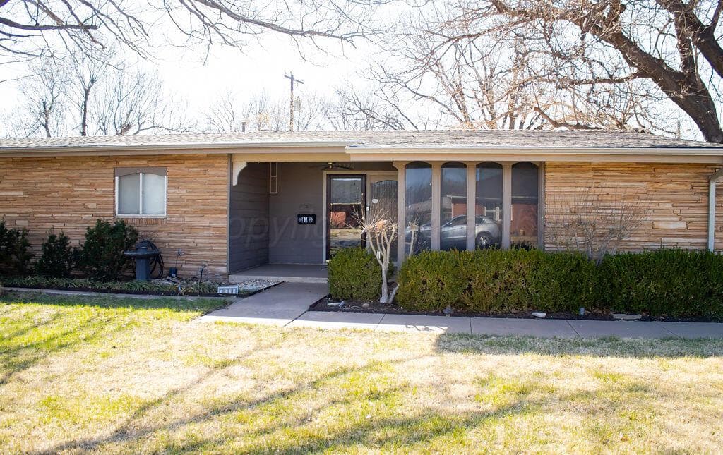2229 N CHARLES Street, Pampa, TX 79065-3617, photo 2
