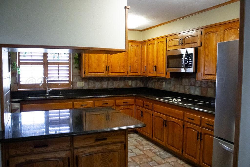 2229 N CHARLES Street, Pampa, TX 79065-3617, photo 31