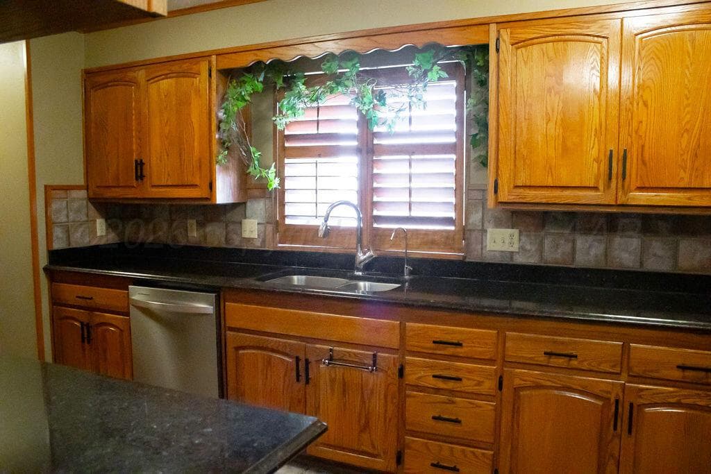 2229 N CHARLES Street, Pampa, TX 79065-3617, photo 32