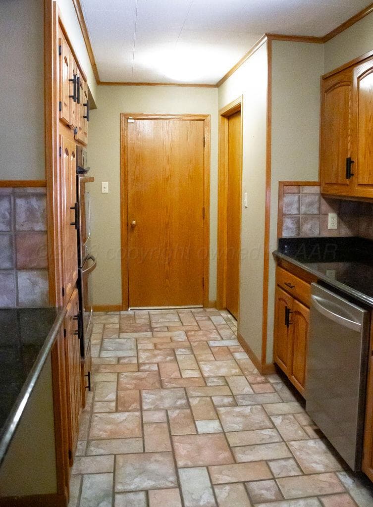 2229 N CHARLES Street, Pampa, TX 79065-3617, photo 33