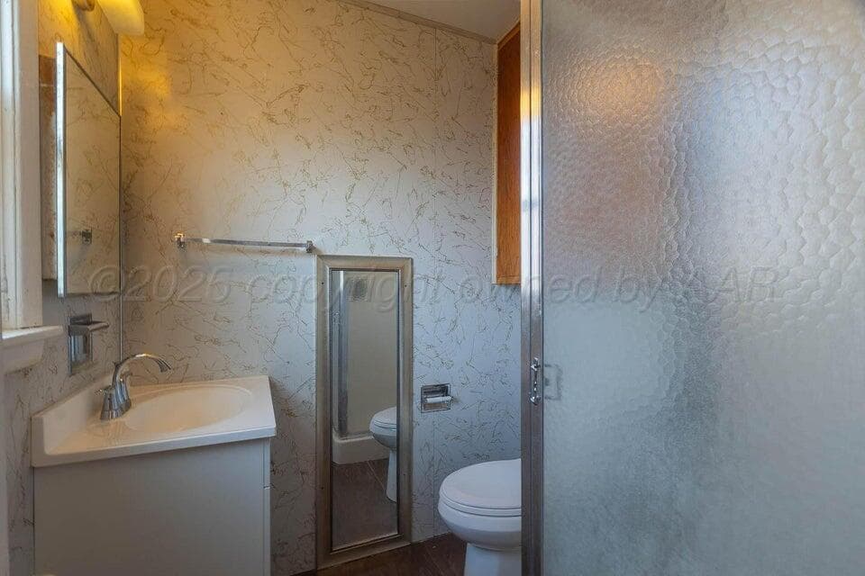 210 S Mackenzie Avenue, Stinnett, TX 79083, photo 11