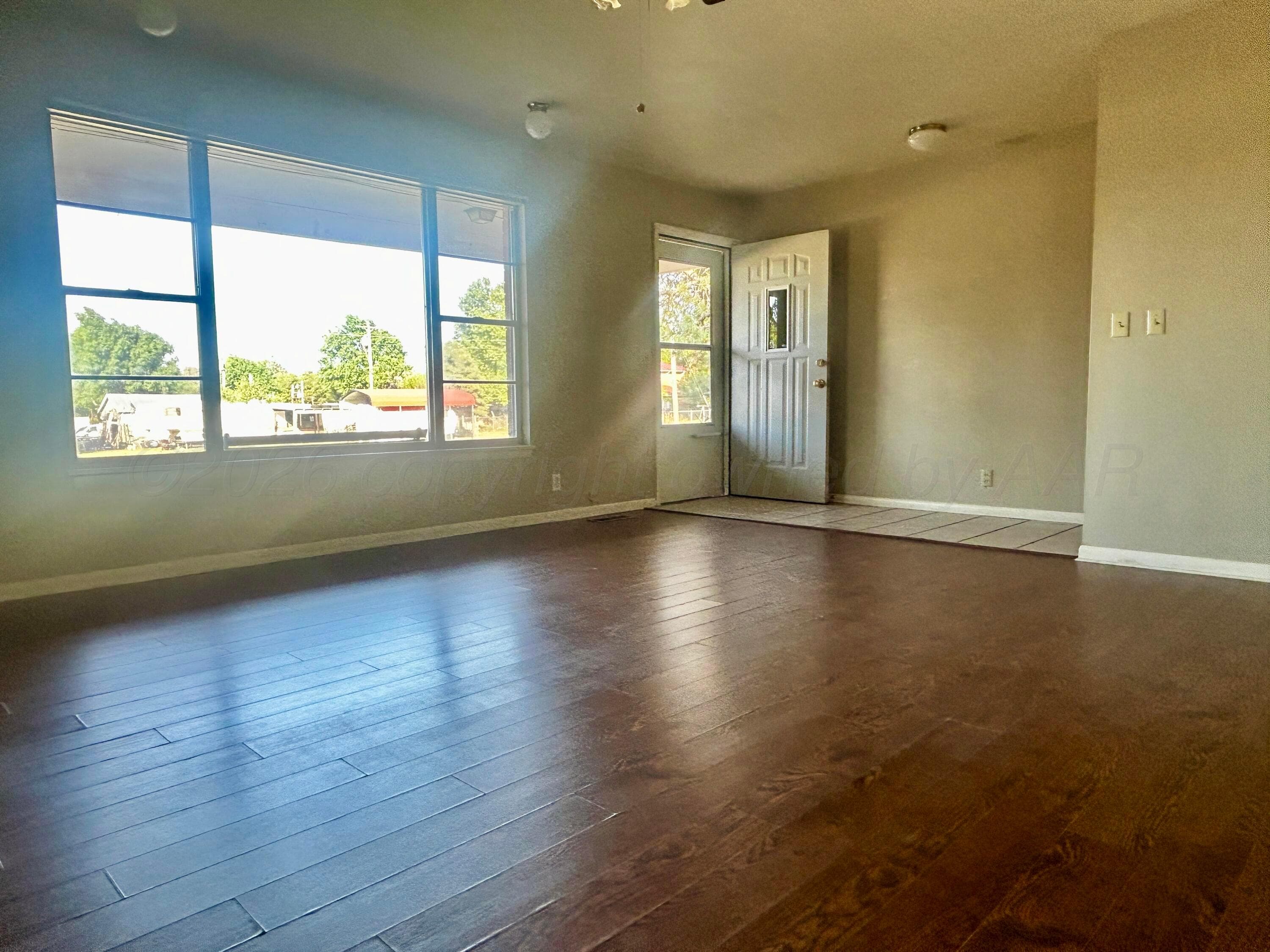 209 N Elm Street, Higgins, TX 79046, photo 4
