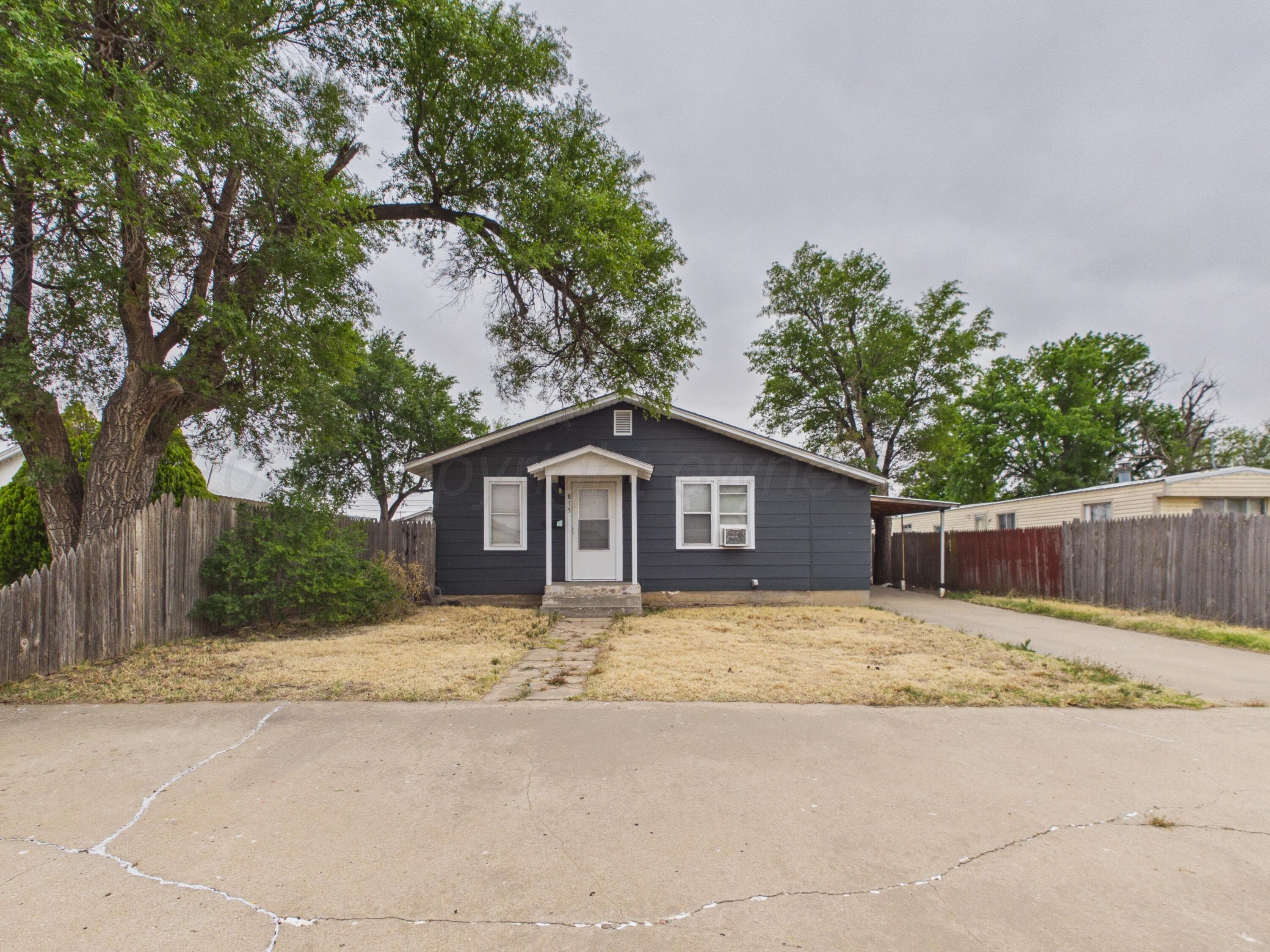 815 W KINGSMILL Avenue, Pampa, TX 79065-6339