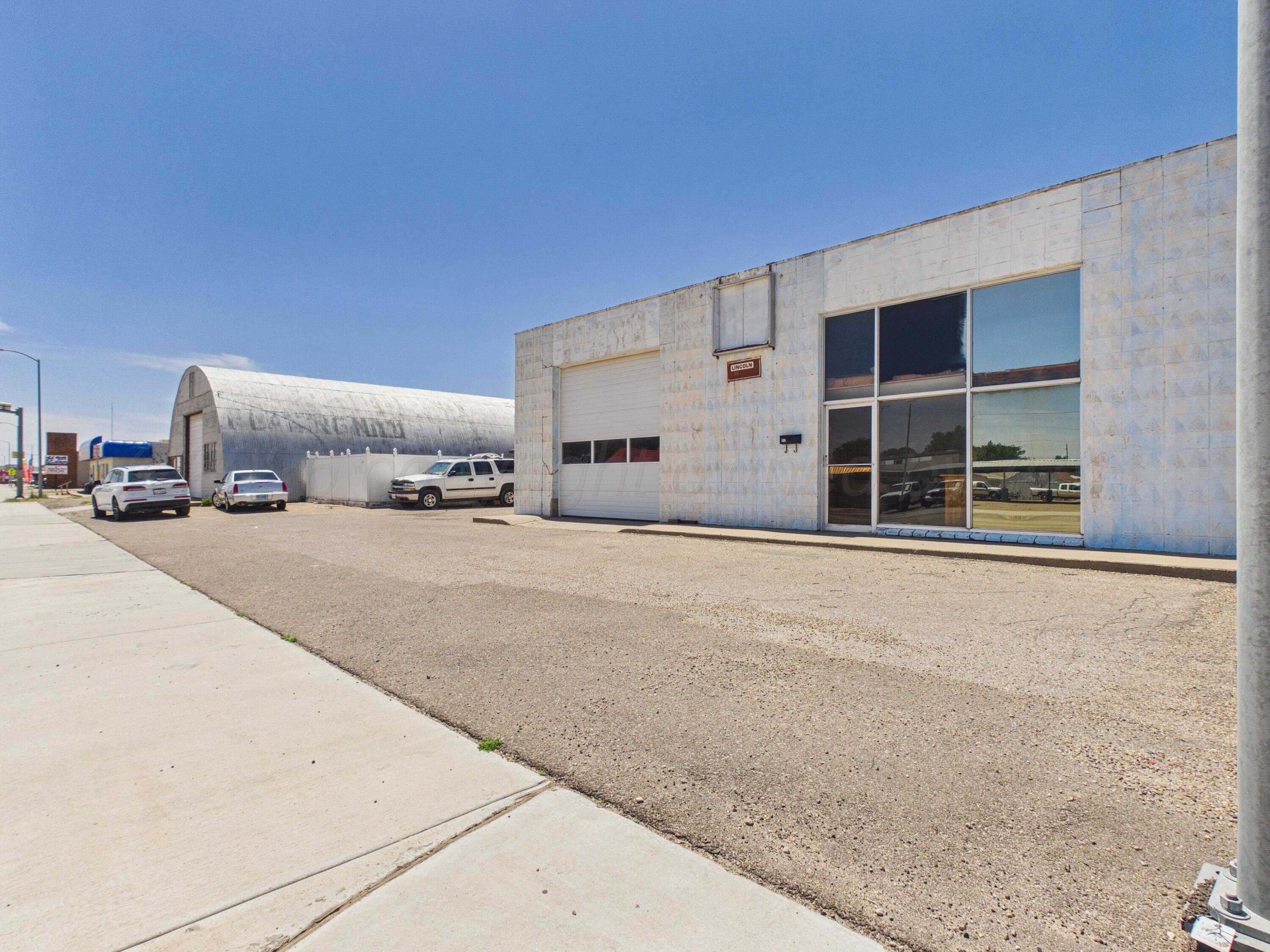 315-317 N DUMAS Avenue, Dumas, TX 79029-2428