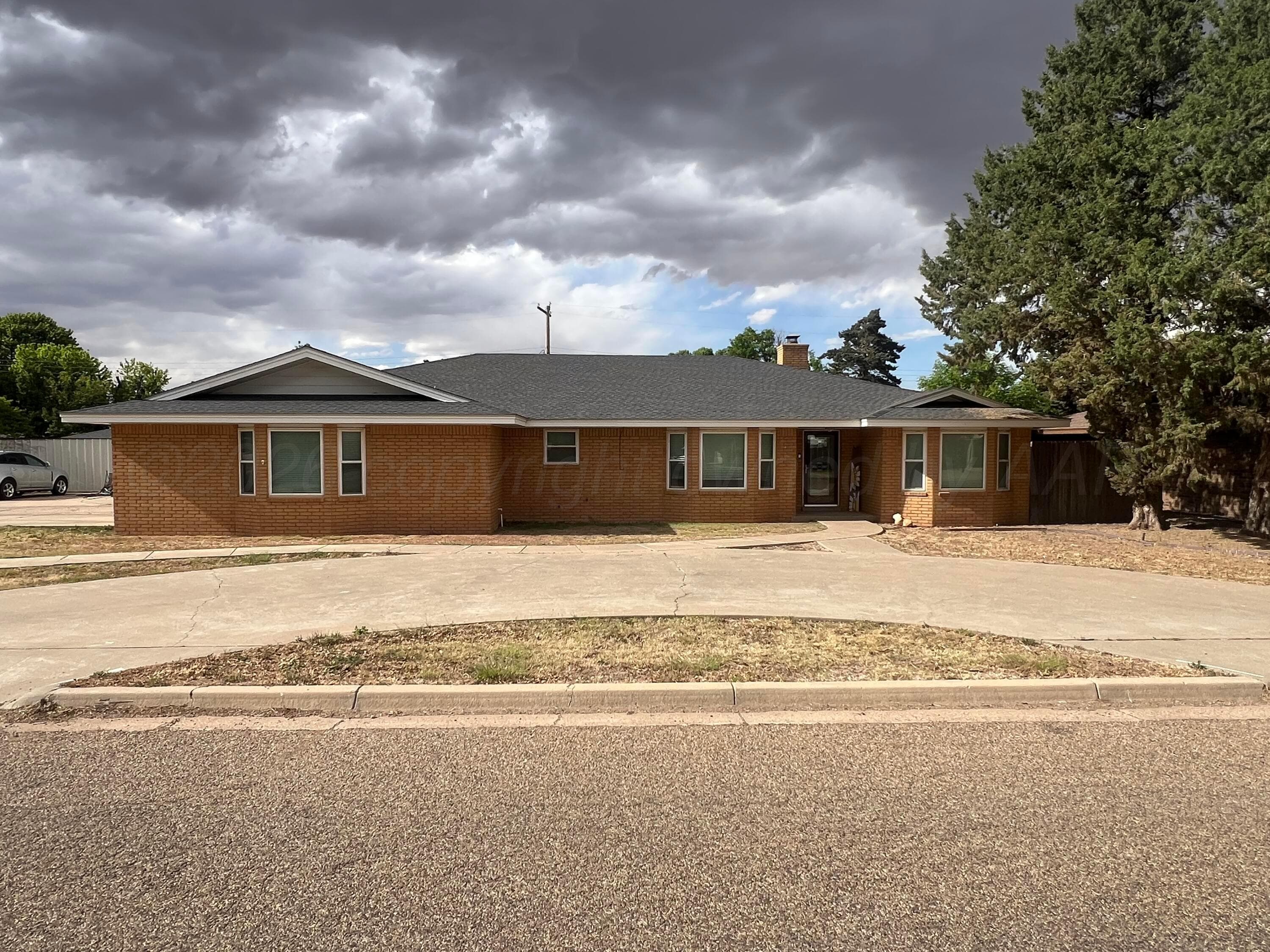 1208 W 8th Street, Friona, TX 79035