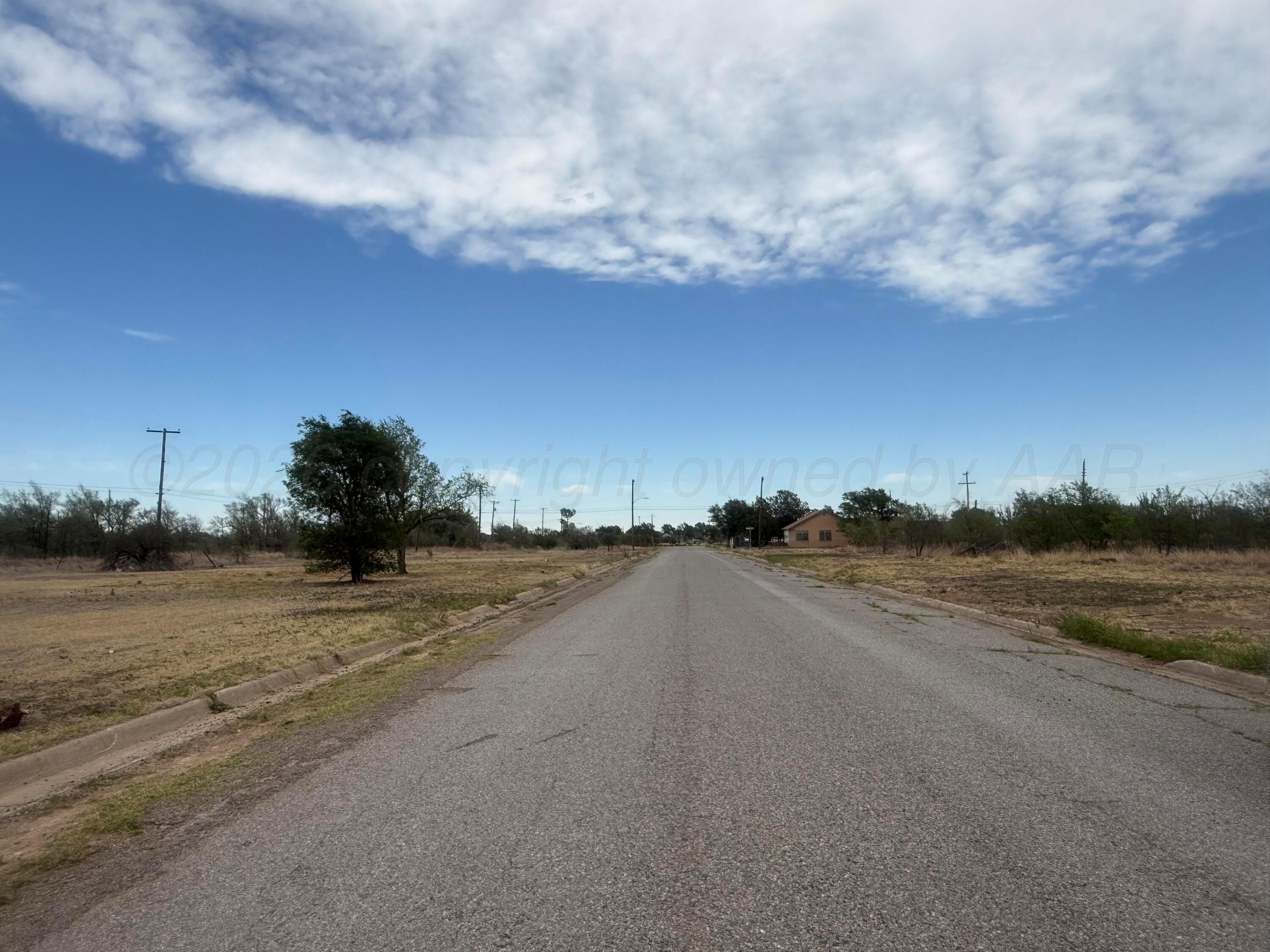 525 W MAPLE Avenue, Pampa, TX 79065-7825, photo 6