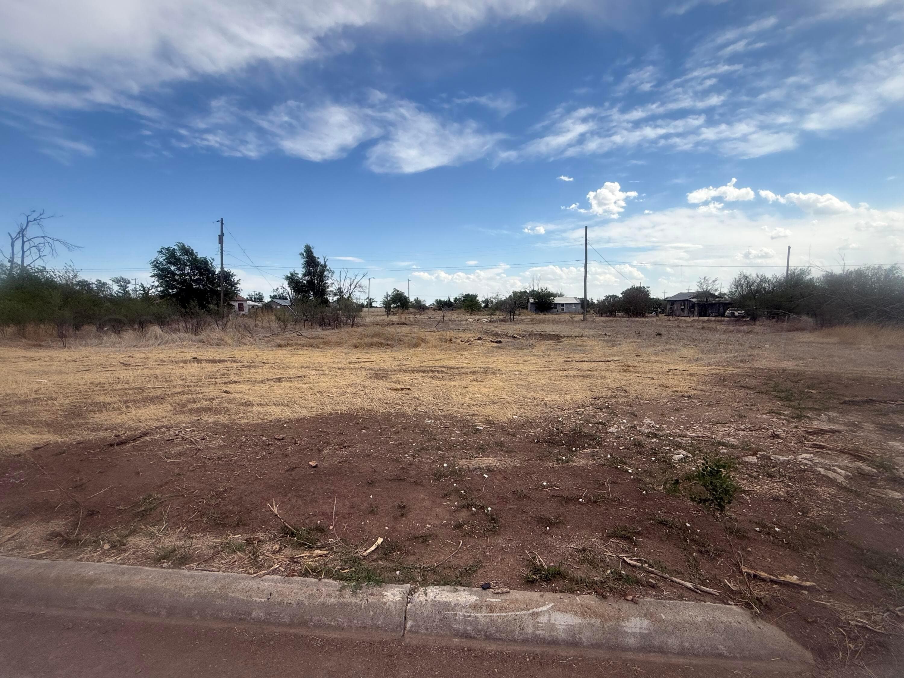 525 W MAPLE Avenue, Pampa, TX 79065-7825