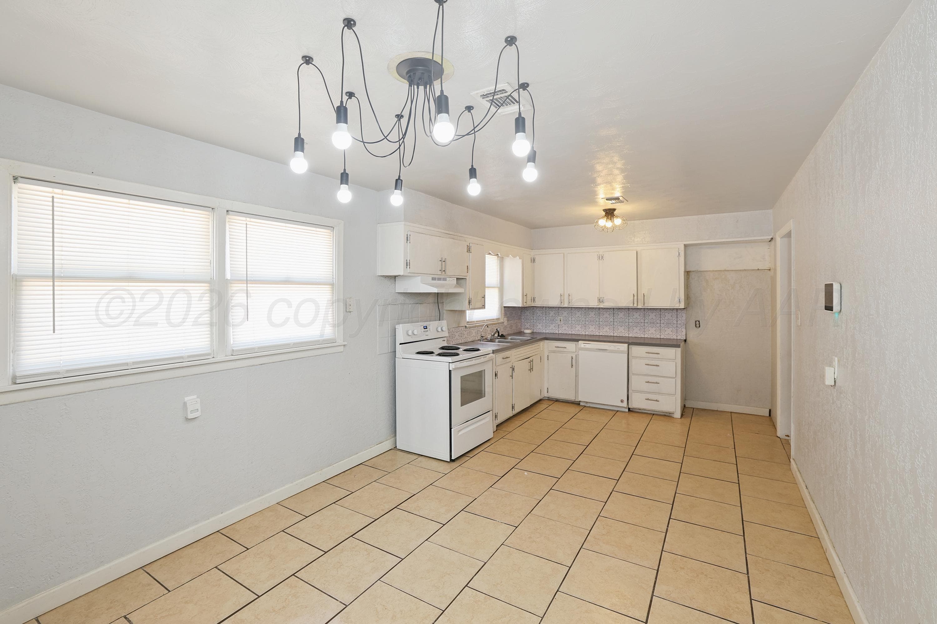 1900 N WELLS Street, Pampa, TX 79065-3346, photo 7