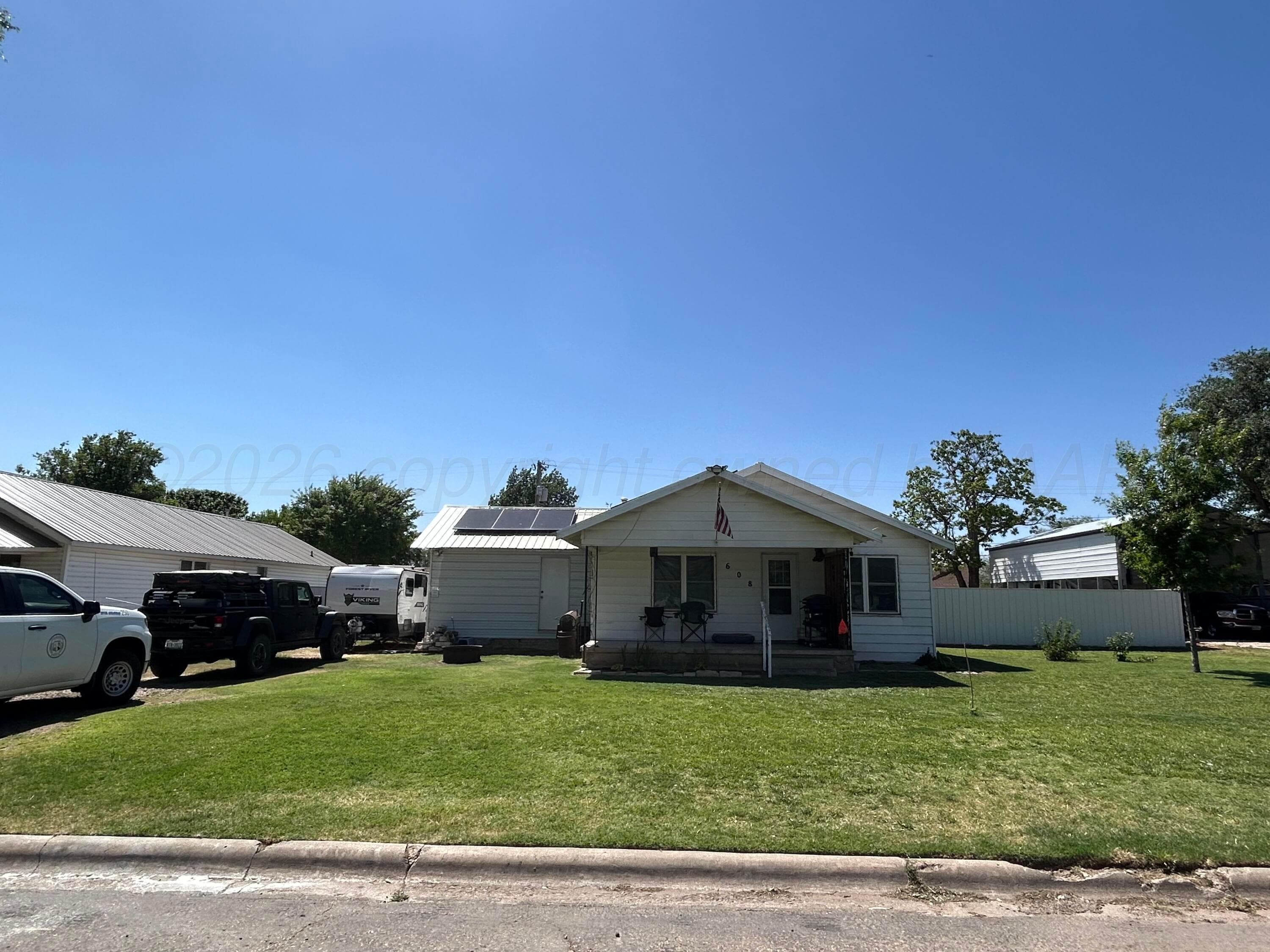 608 Richardson Avenue, Gruver, TX 79040, photo 2
