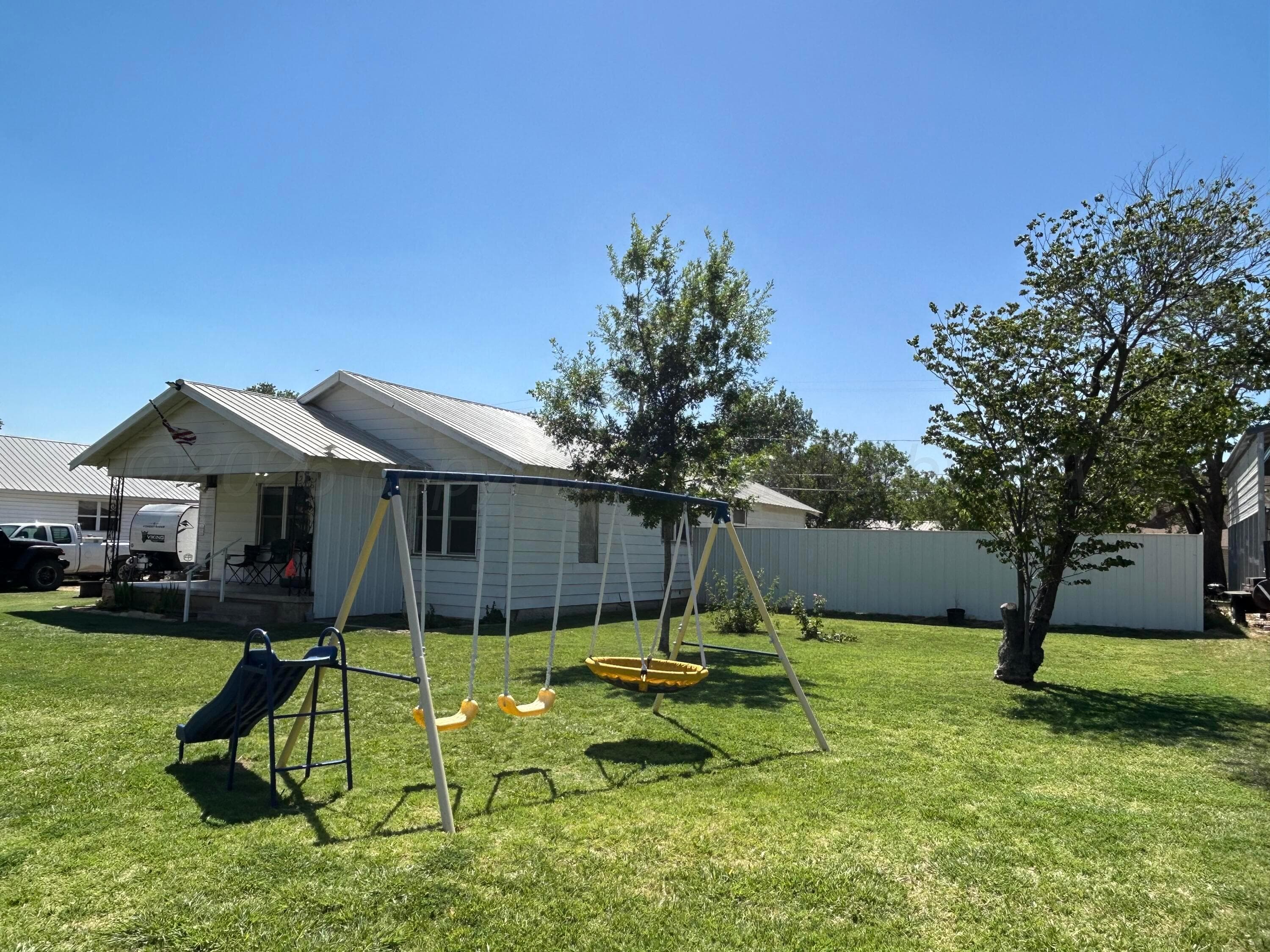 608 Richardson Avenue, Gruver, TX 79040, photo 3