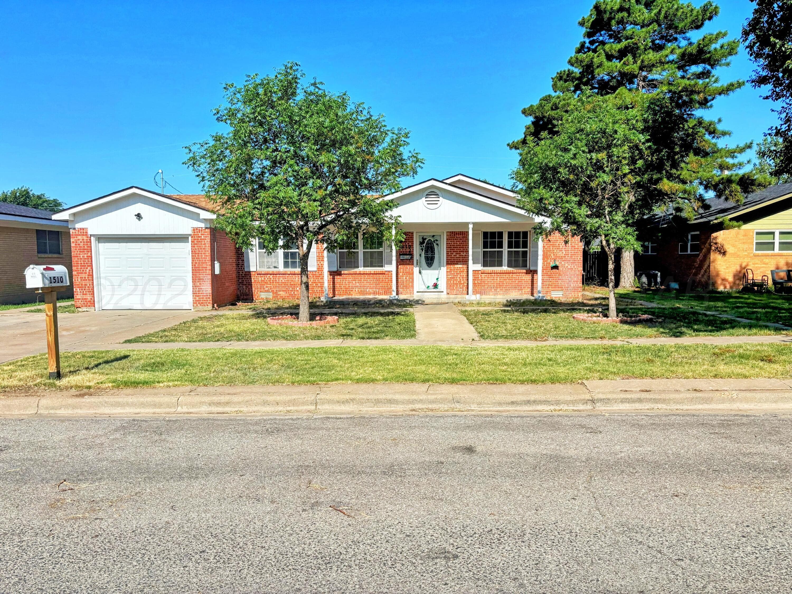 1510 S Indiana Street, Perryton, TX 79070