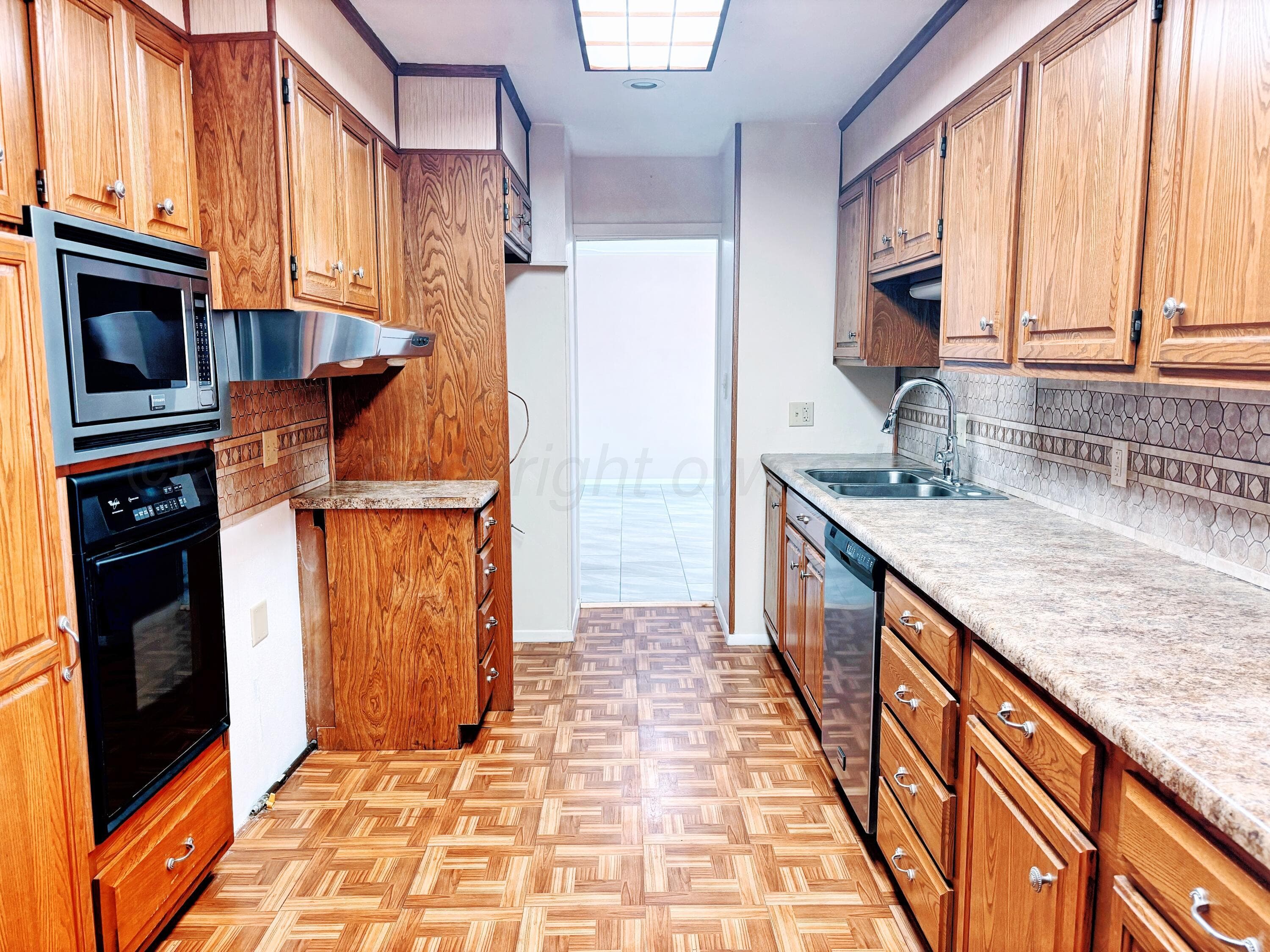 1510 S Indiana Street, Perryton, TX 79070, photo 9