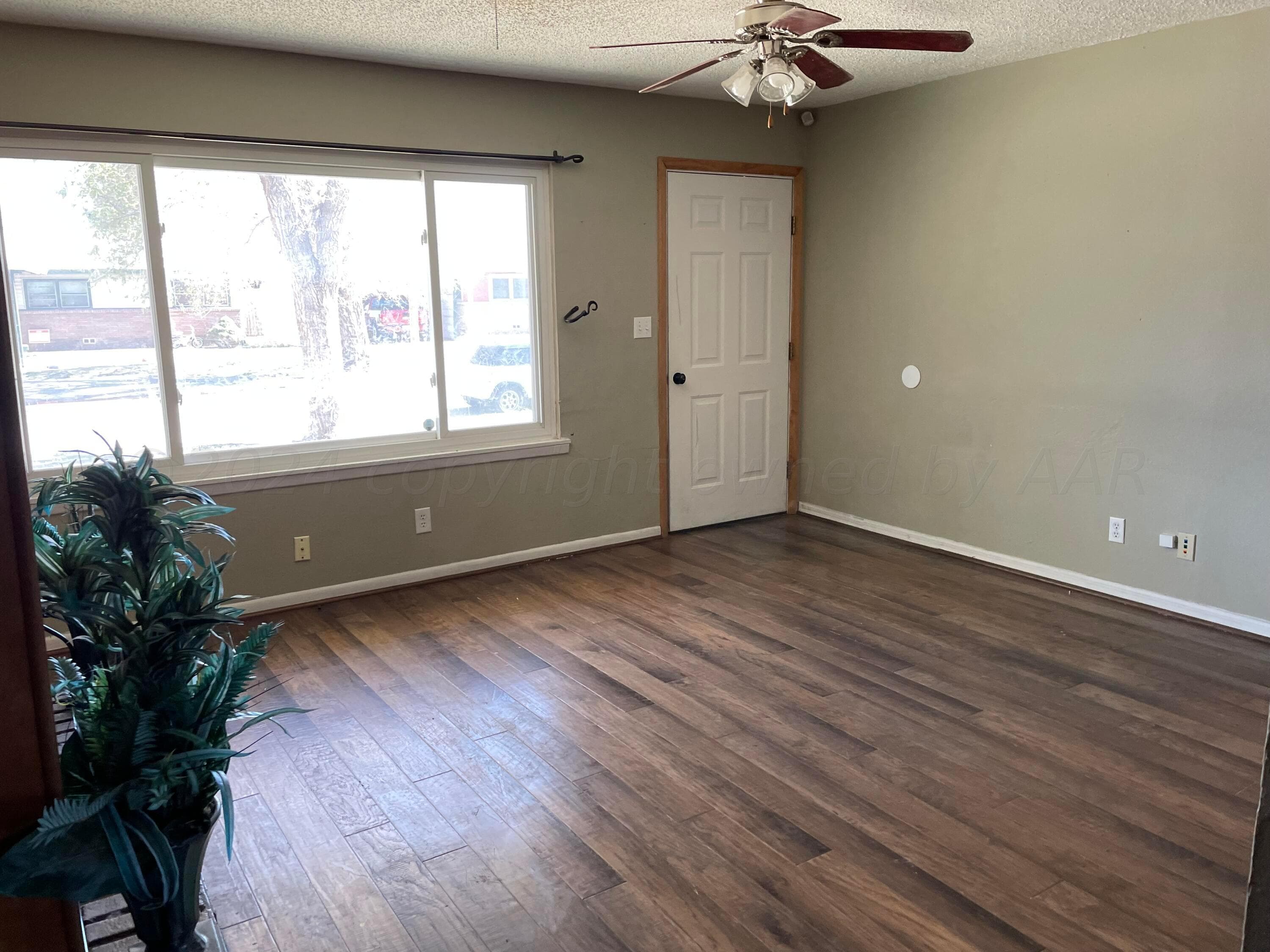 2014 S Drake Drive, Perryton, TX 79070, photo 3