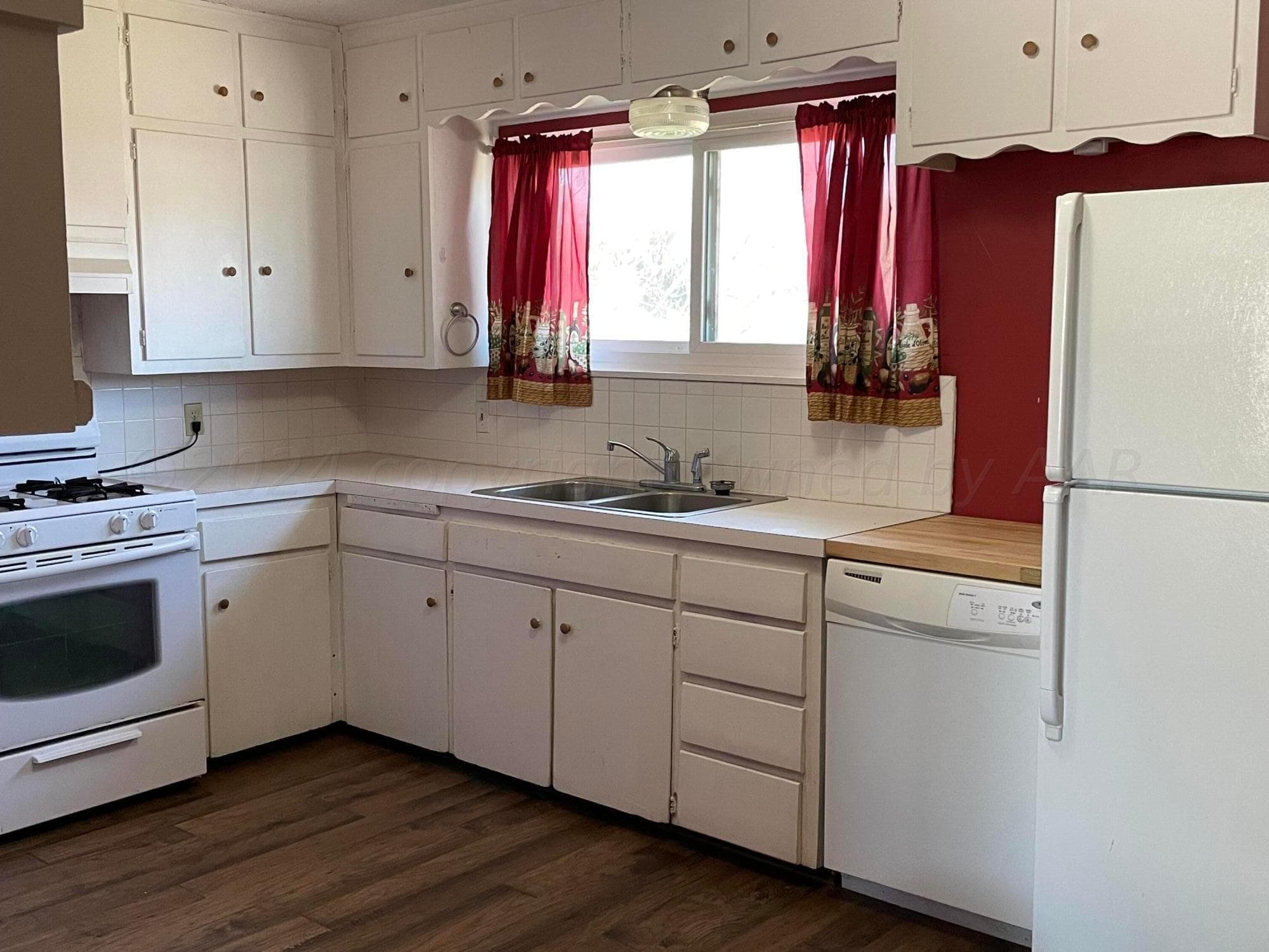 2014 S Drake Drive, Perryton, TX 79070, photo 4