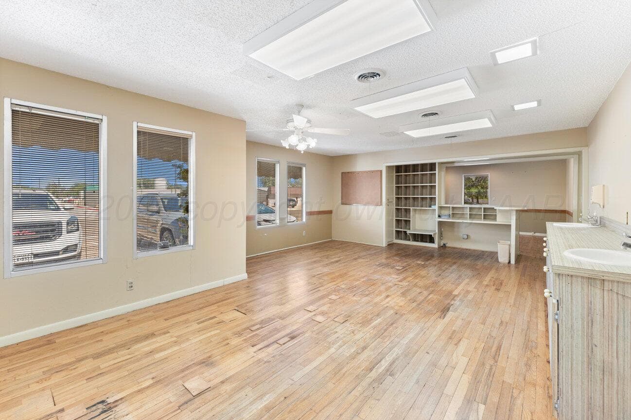 206 S BLISS Avenue, Dumas, TX 79029-3806, photo 25