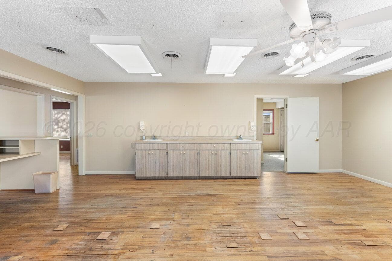 206 S BLISS Avenue, Dumas, TX 79029-3806, photo 27