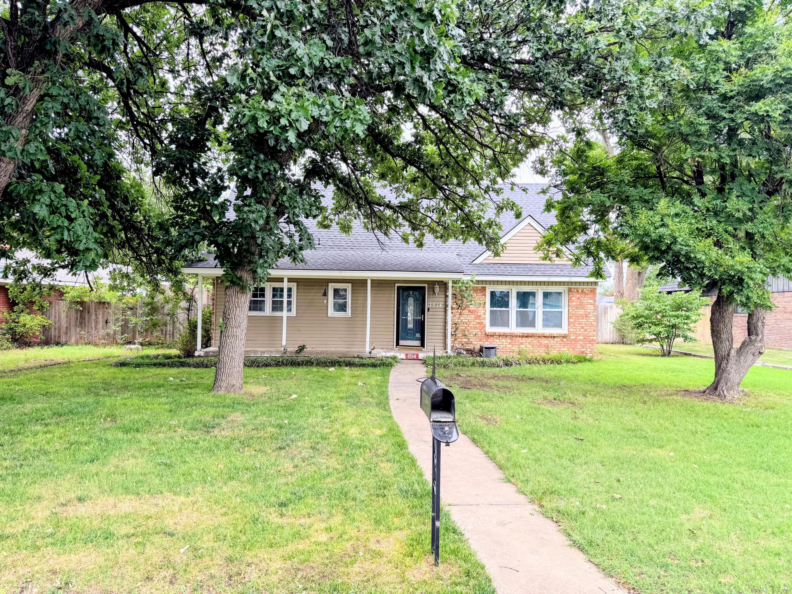 1514 S Eton Street, Perryton, TX 79070-4540