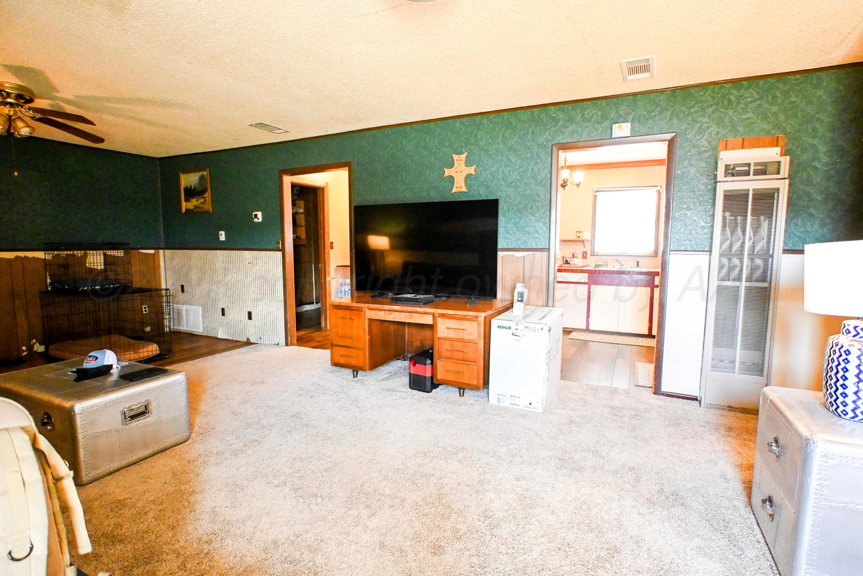 405 Brown Avenue, Stinnett, TX 79083, photo 2
