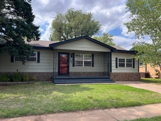 1104 S Haney Street, Spearman, TX 79081