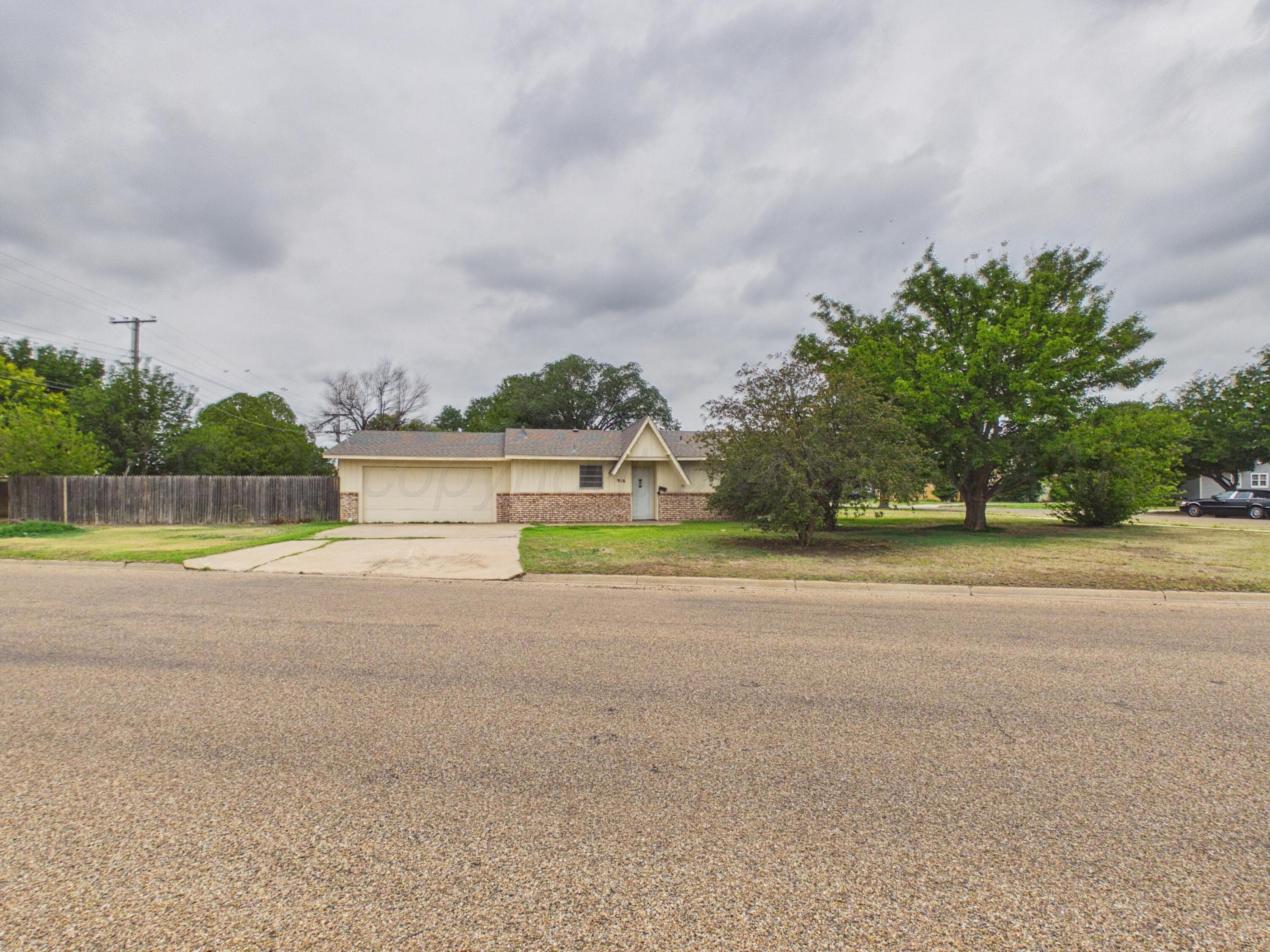 916 E 10TH Street, Dumas, TX 79029-5207, photo 12