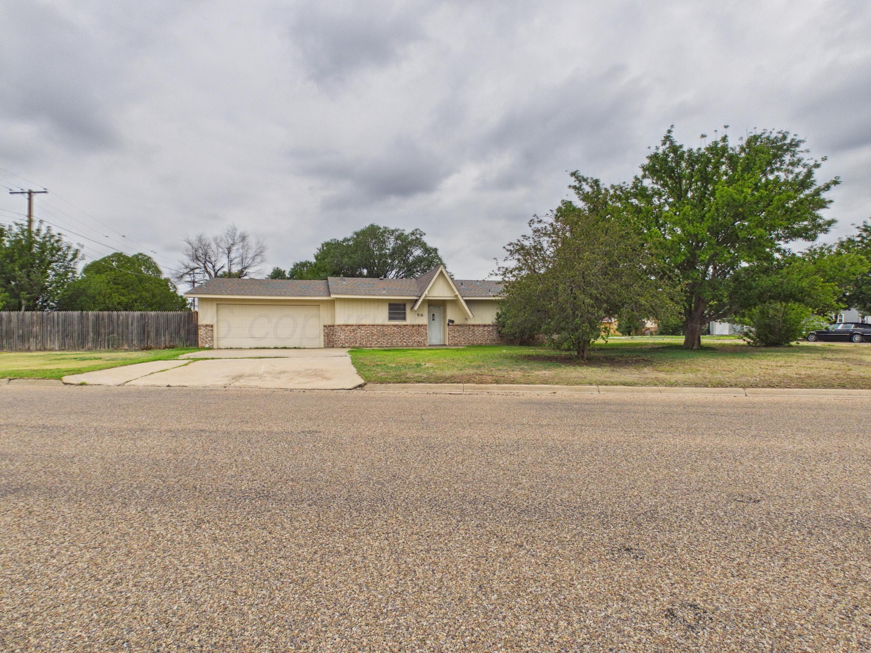 916 E 10TH Street, Dumas, TX 79029-5207, photo 13