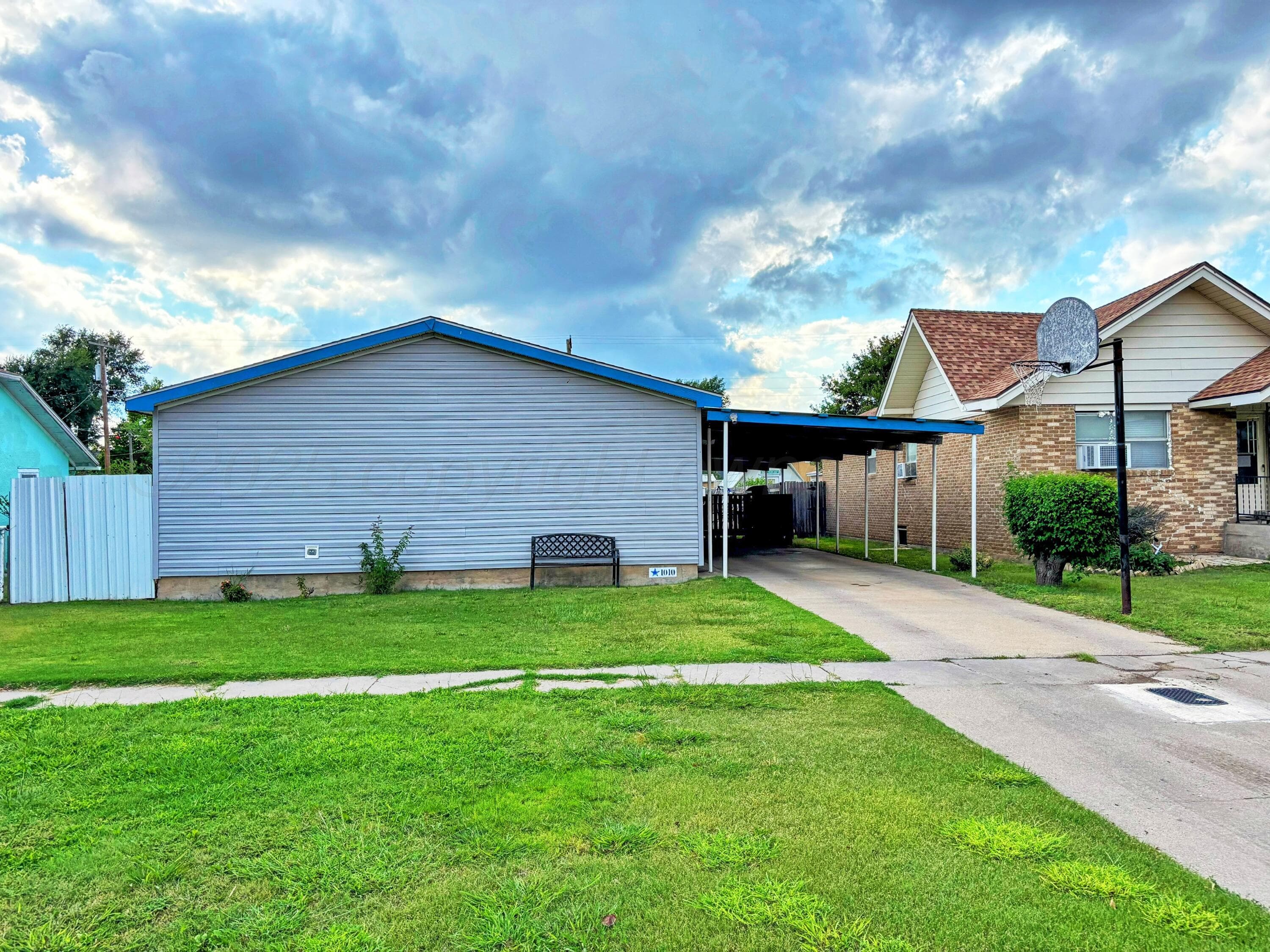 1010 S Baylor Street, Perryton, TX 79070