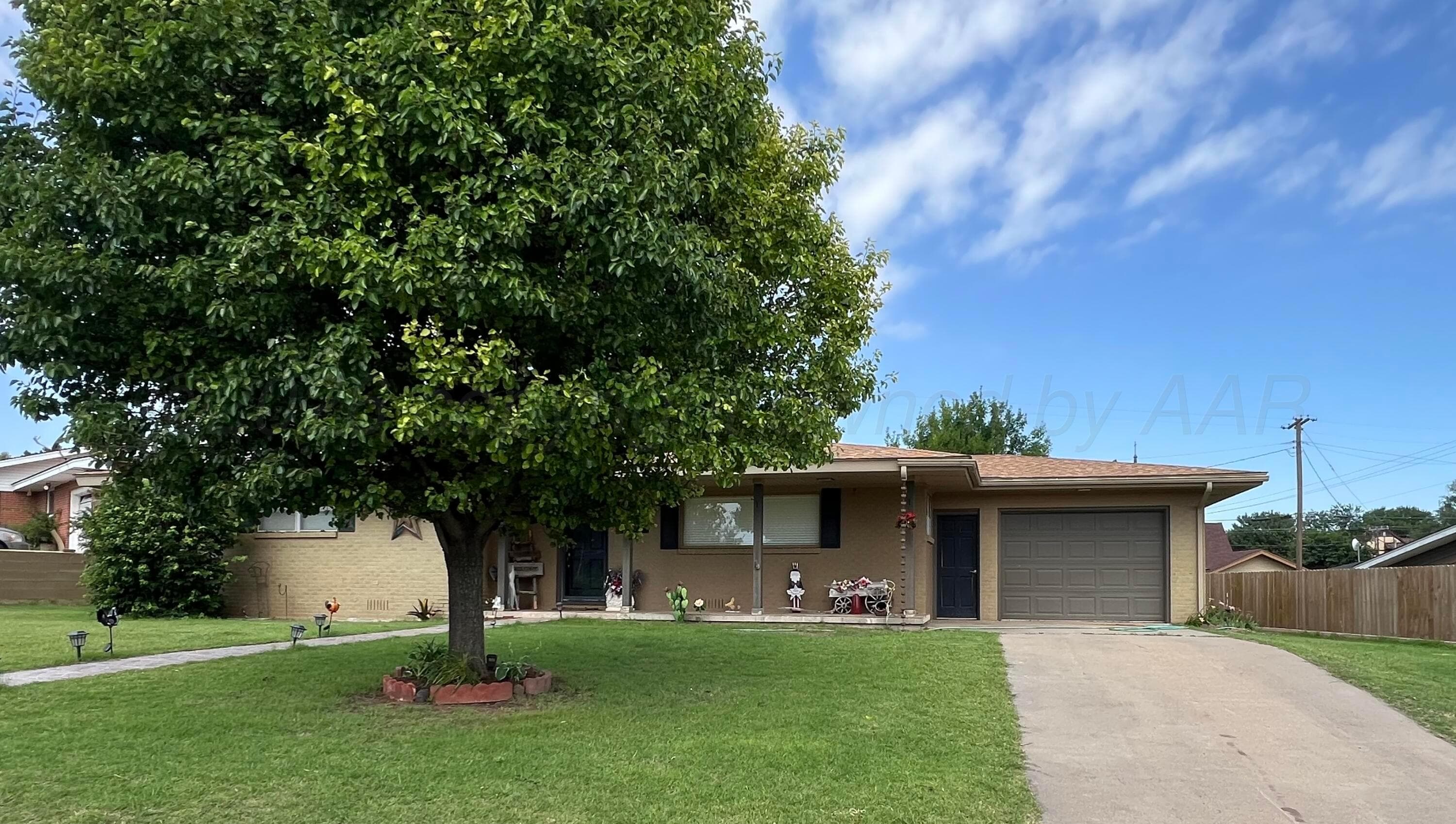 109 Sperry Drive, Follett, TX 79034