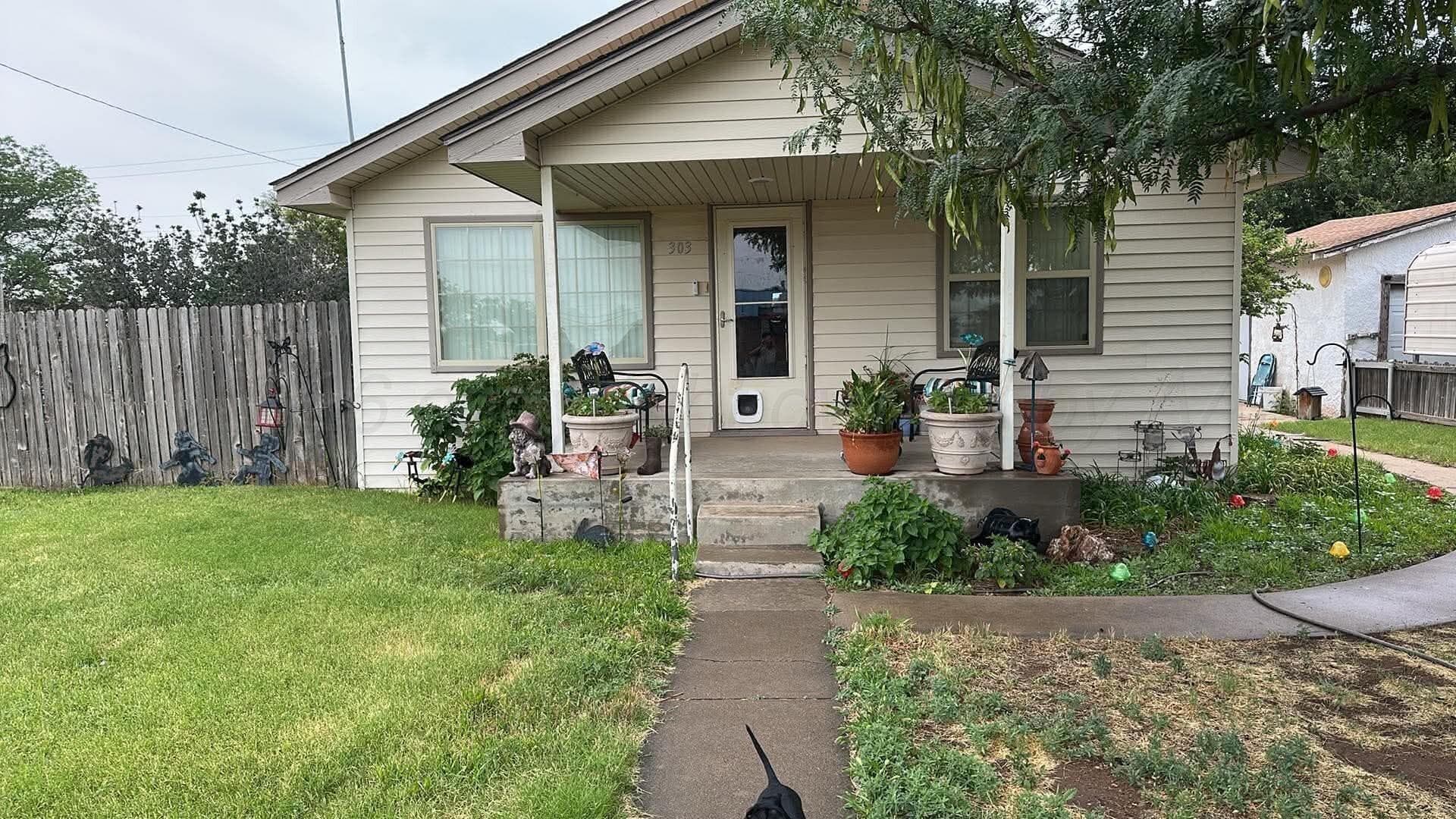 303 N Cornell Avenue, Fritch, TX 79036
