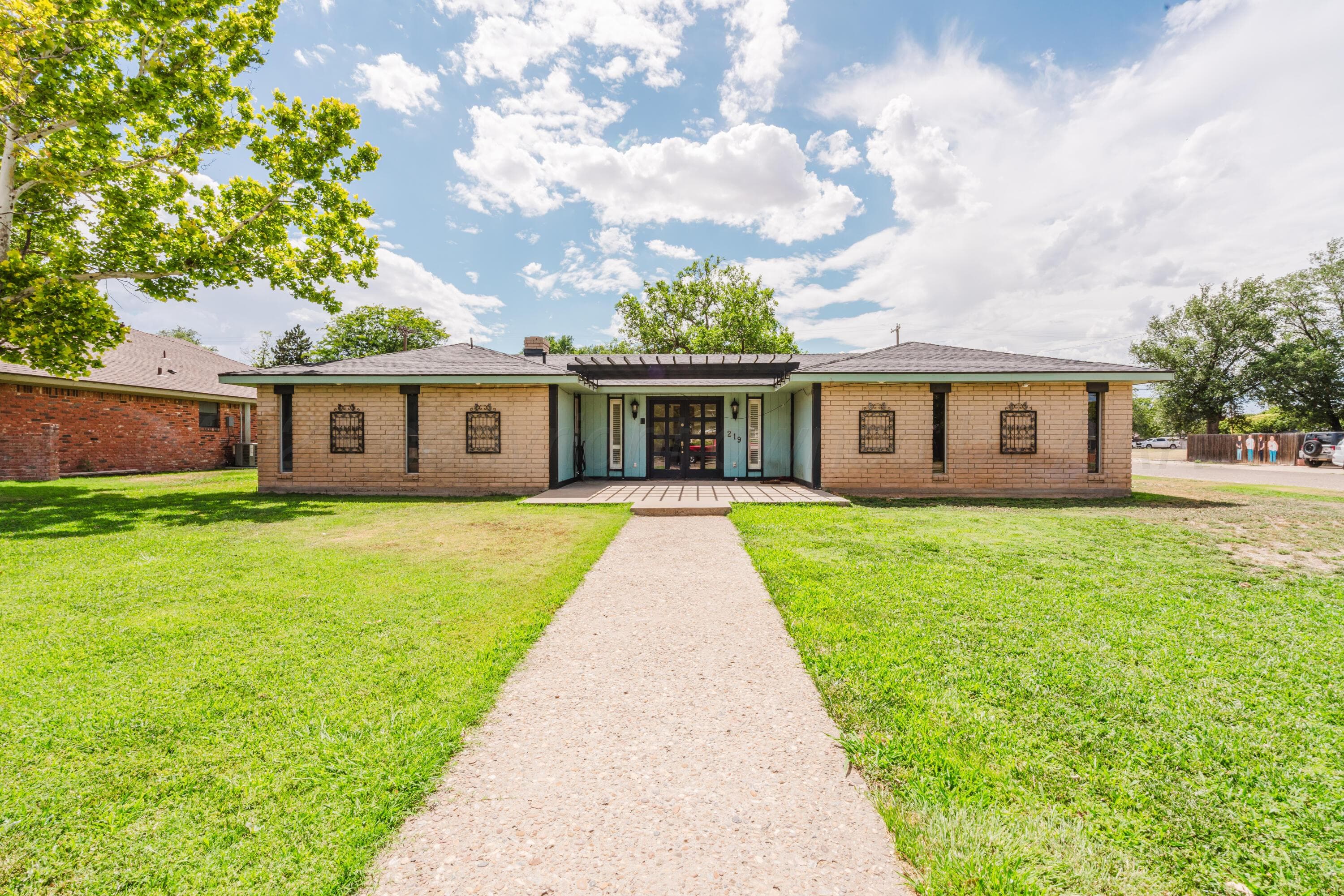 219 BAILEY Avenue, Dumas, TX 79029
