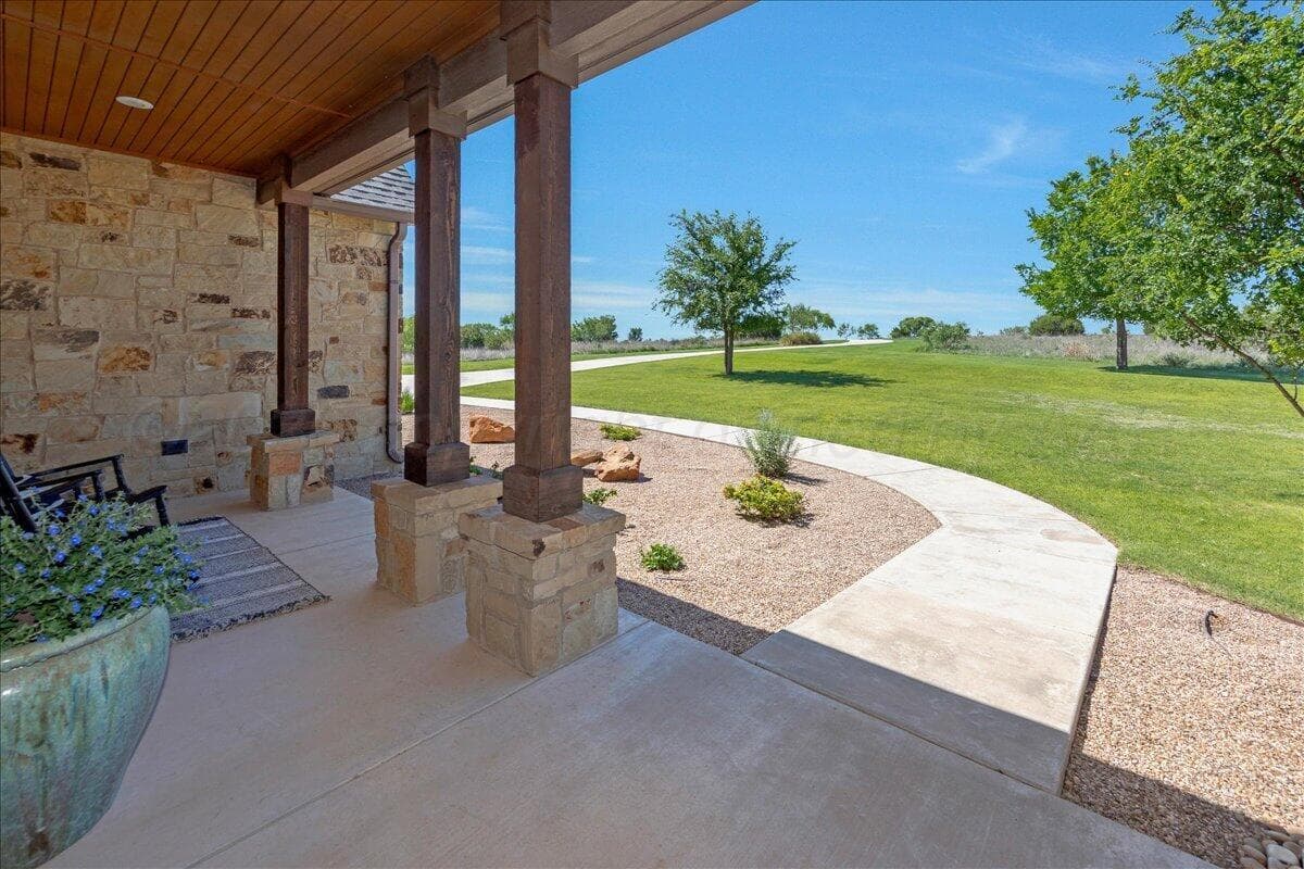 6801 WHITE BLUFF Trail, Amarillo, TX 79118-4552, photo 2