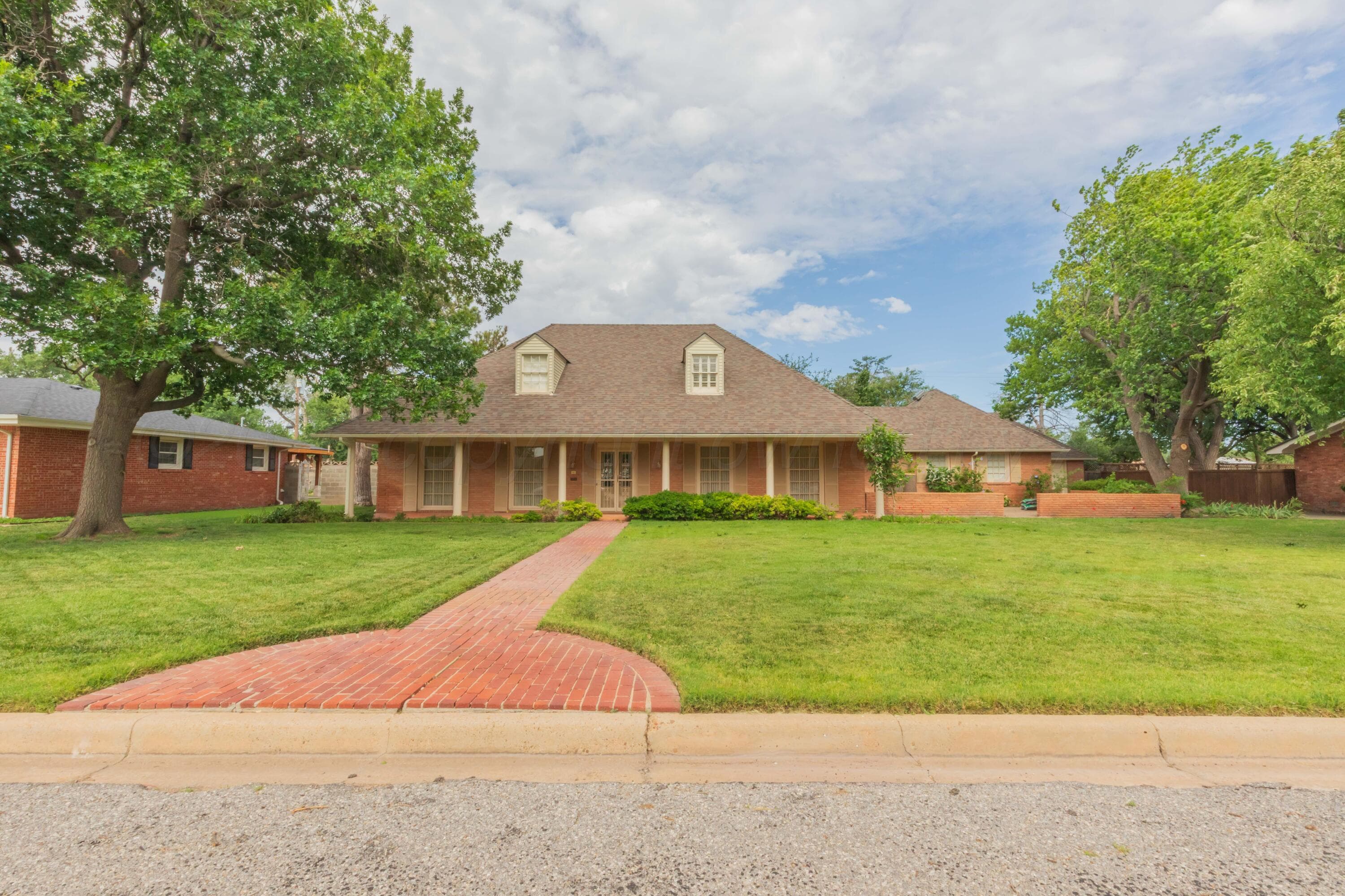 2131 N Charles Street, Pampa, TX 79065, photo 2