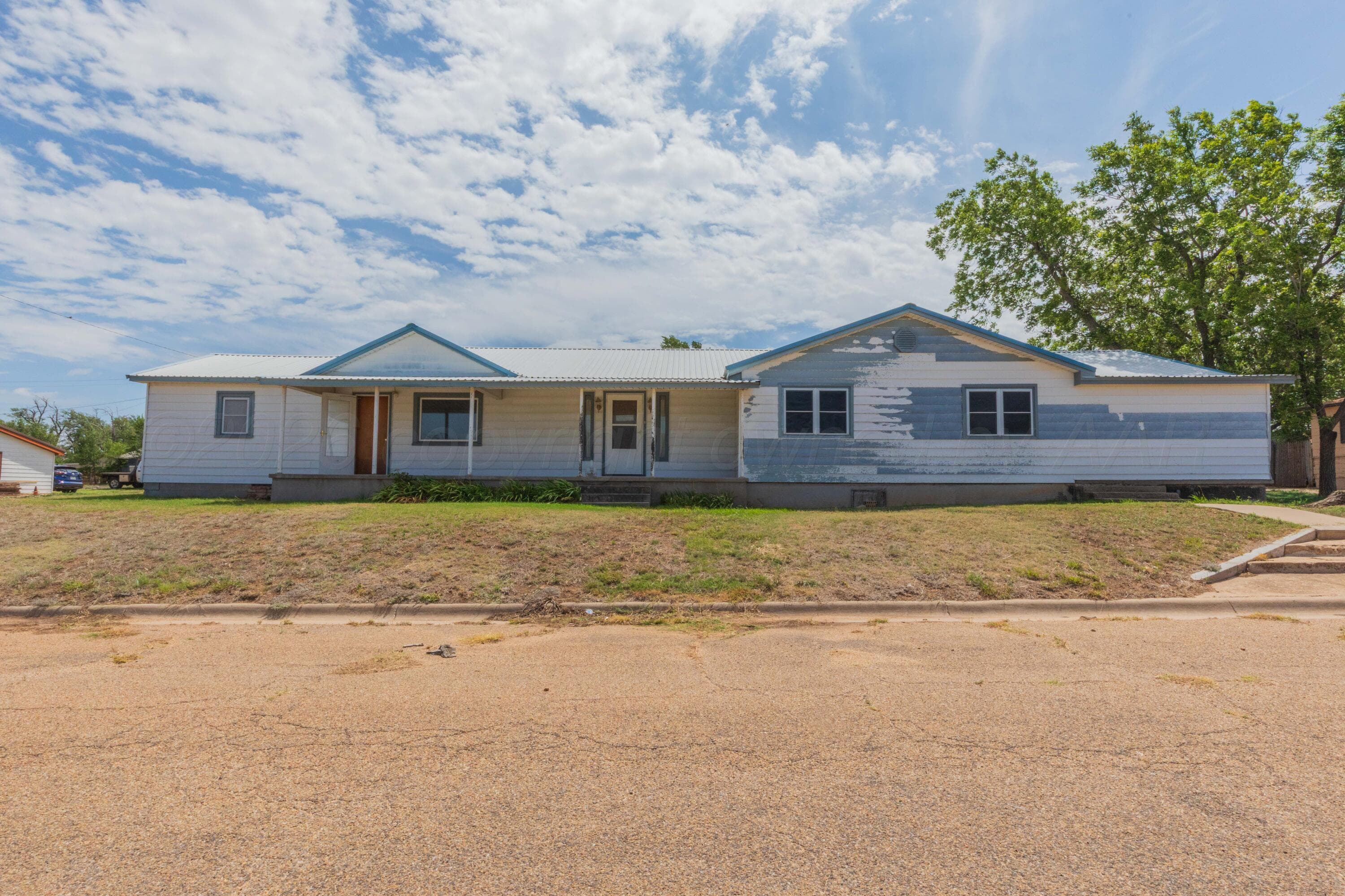 901 LINDBERG Street, Skellytown, TX 79080-1873